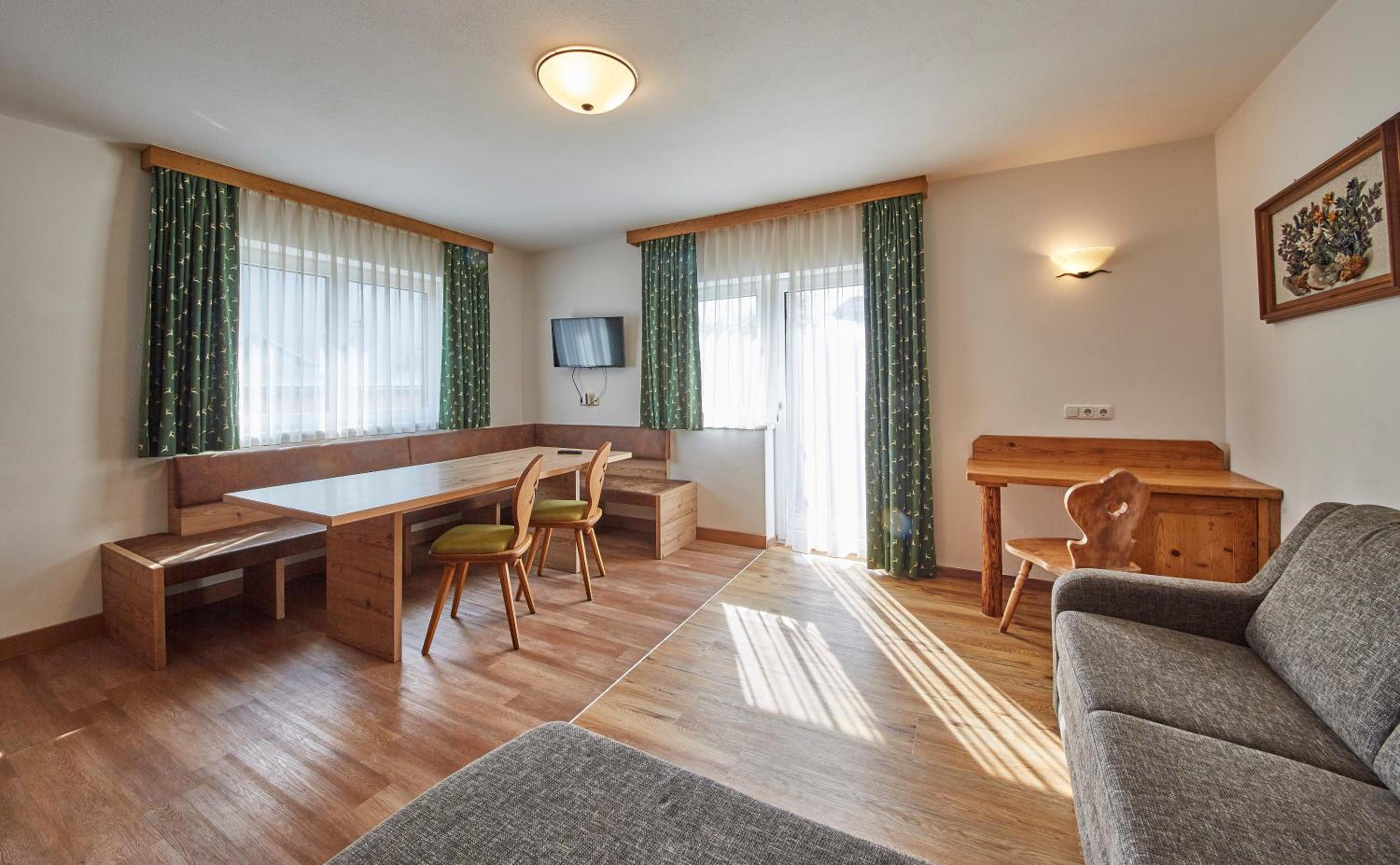 Superior Two-Bedroom Apartment (2-6 adults) photo 1