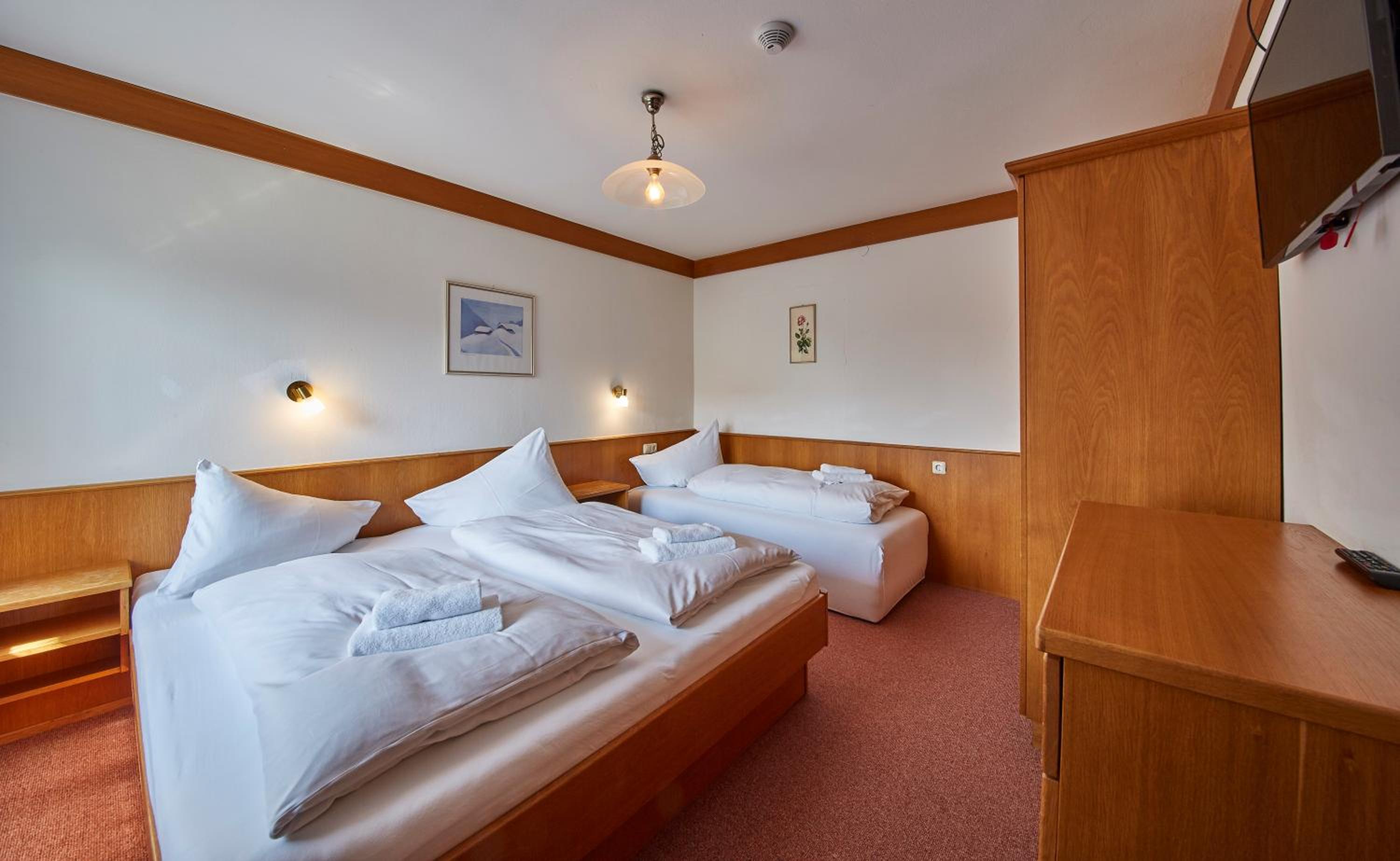 One-Bedroom Apartment with Balcony (2-3 Adults) photo 2