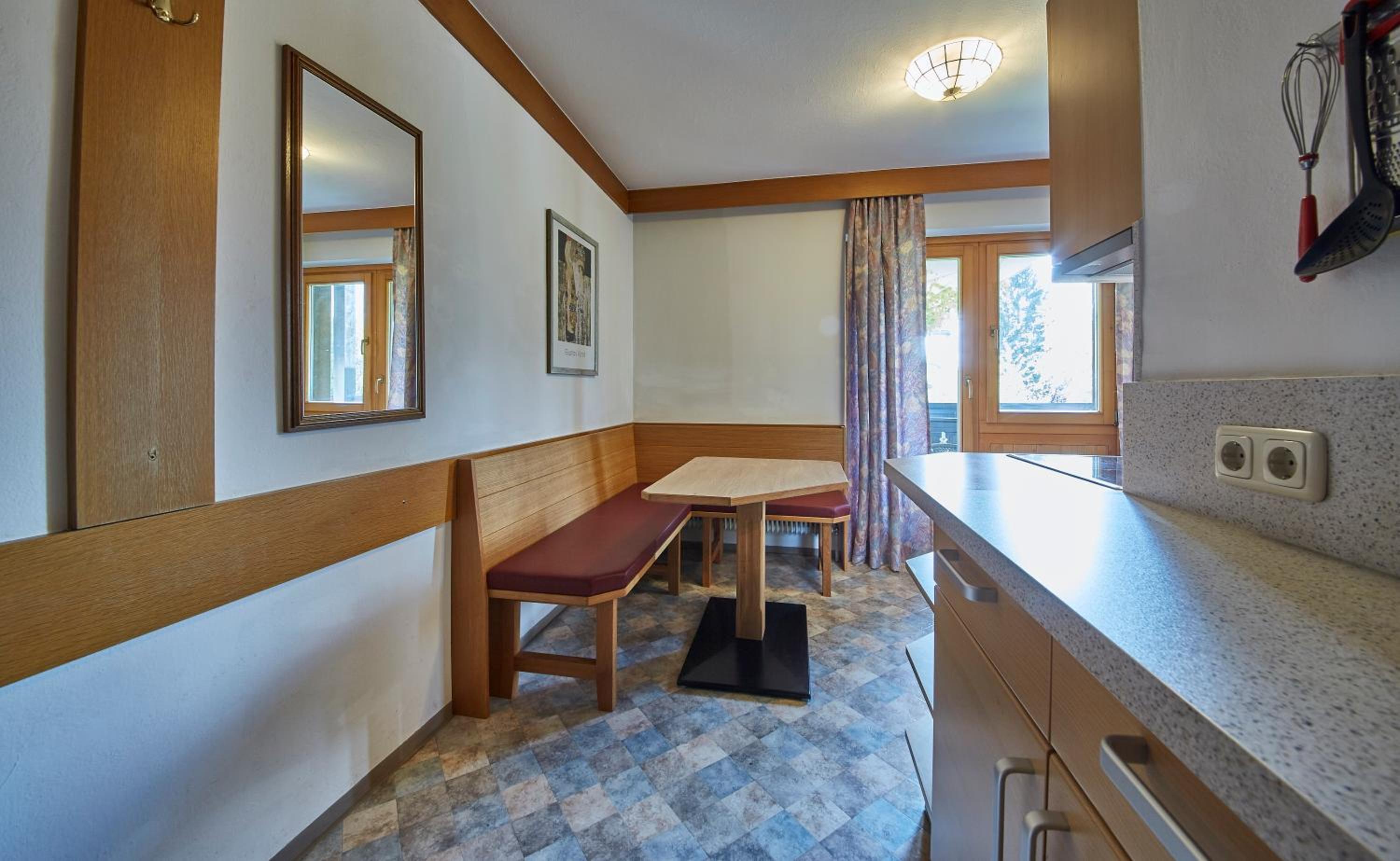 One-Bedroom Apartment with Balcony (2-3 Adults) photo 3
