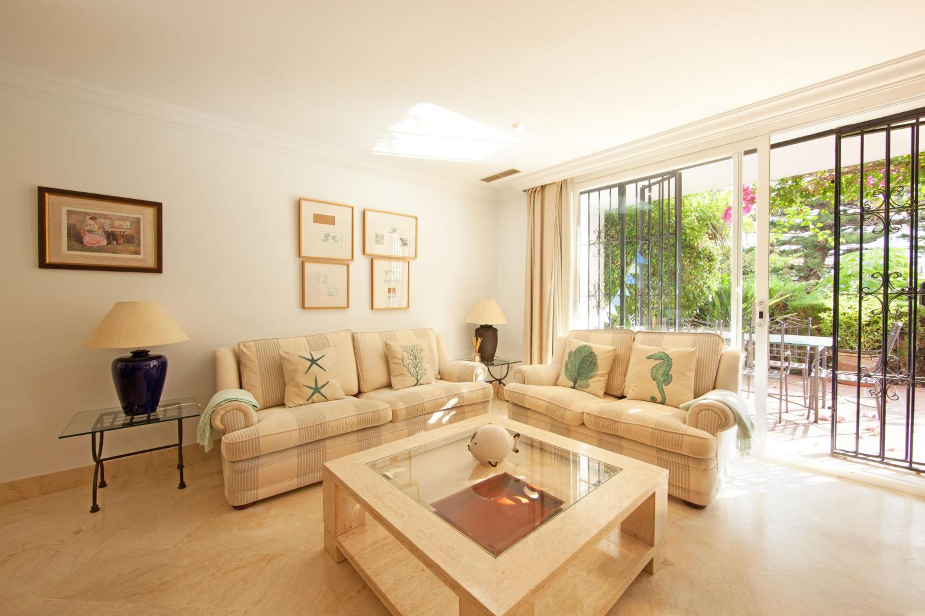 Apartamento con vista al jardín