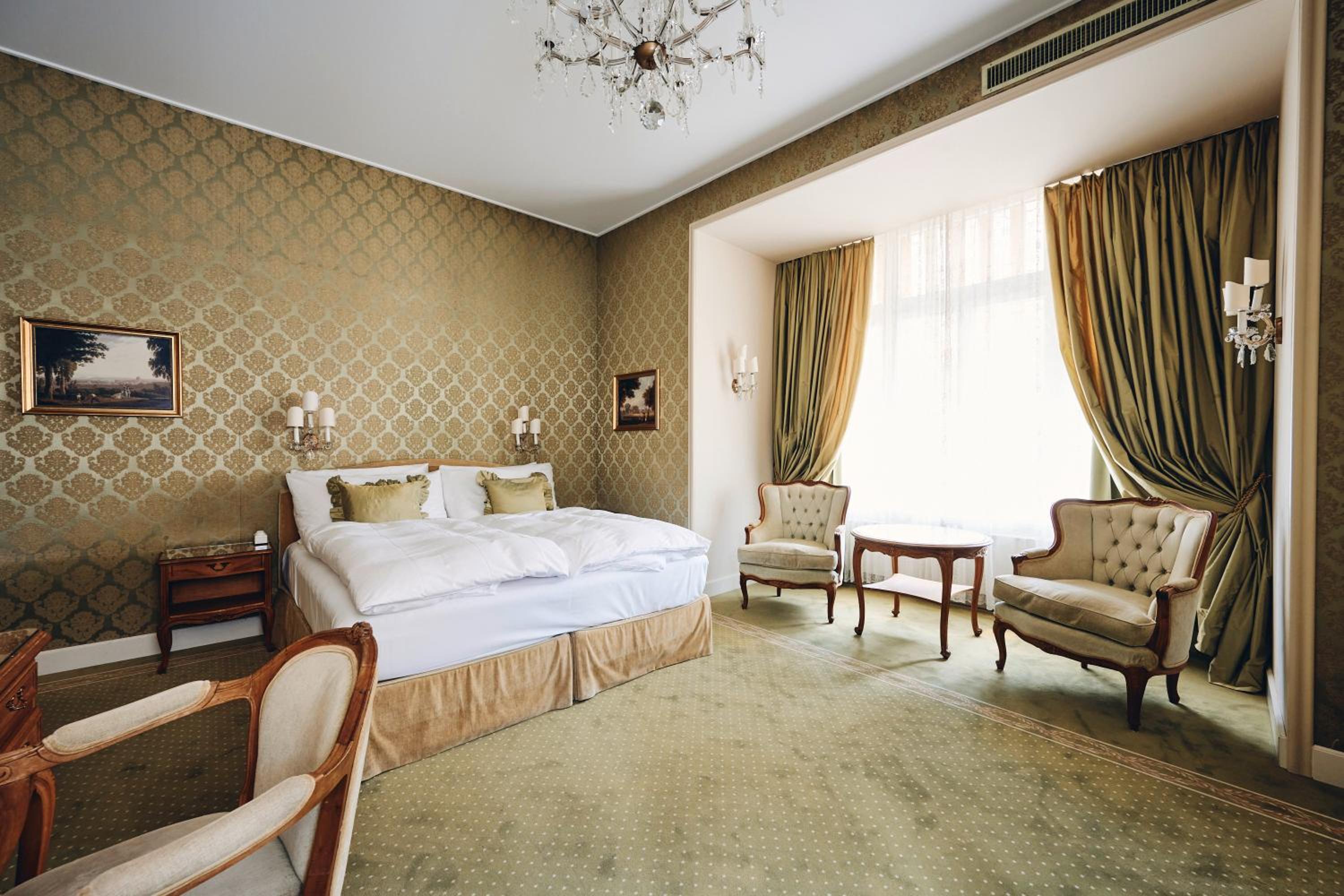 Executive King Room with Sofa Bed photo 1