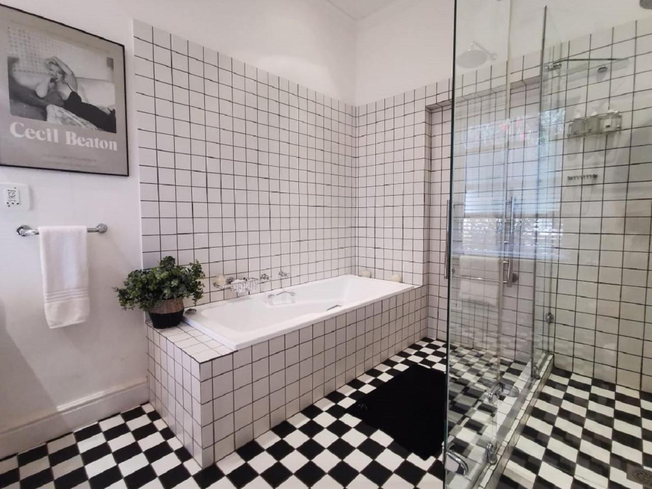 Executive Suite 6 - Photo 4