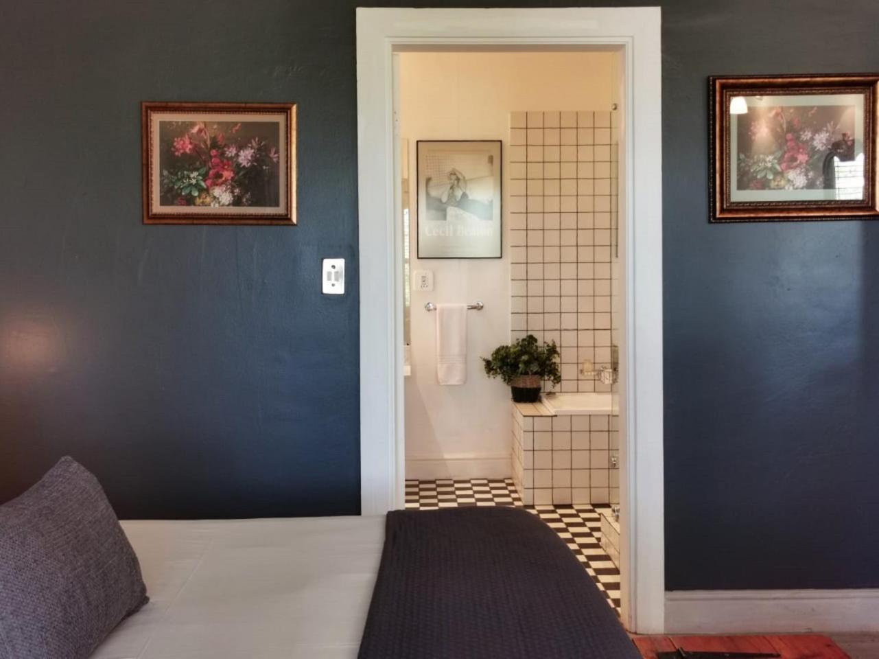 Executive Suite 6 - Photo 5