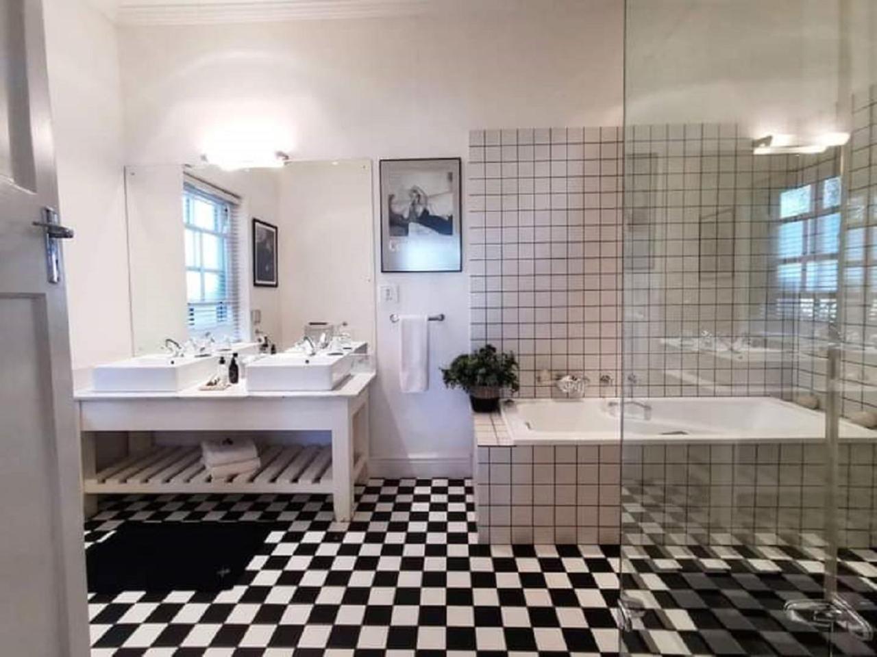 Executive Suite 6 - Photo 6