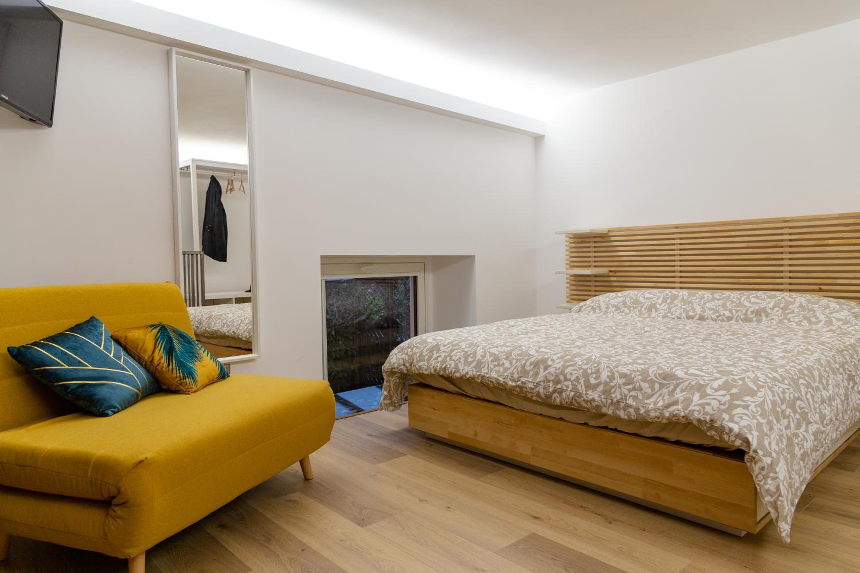 One-Bedroom Apartment
