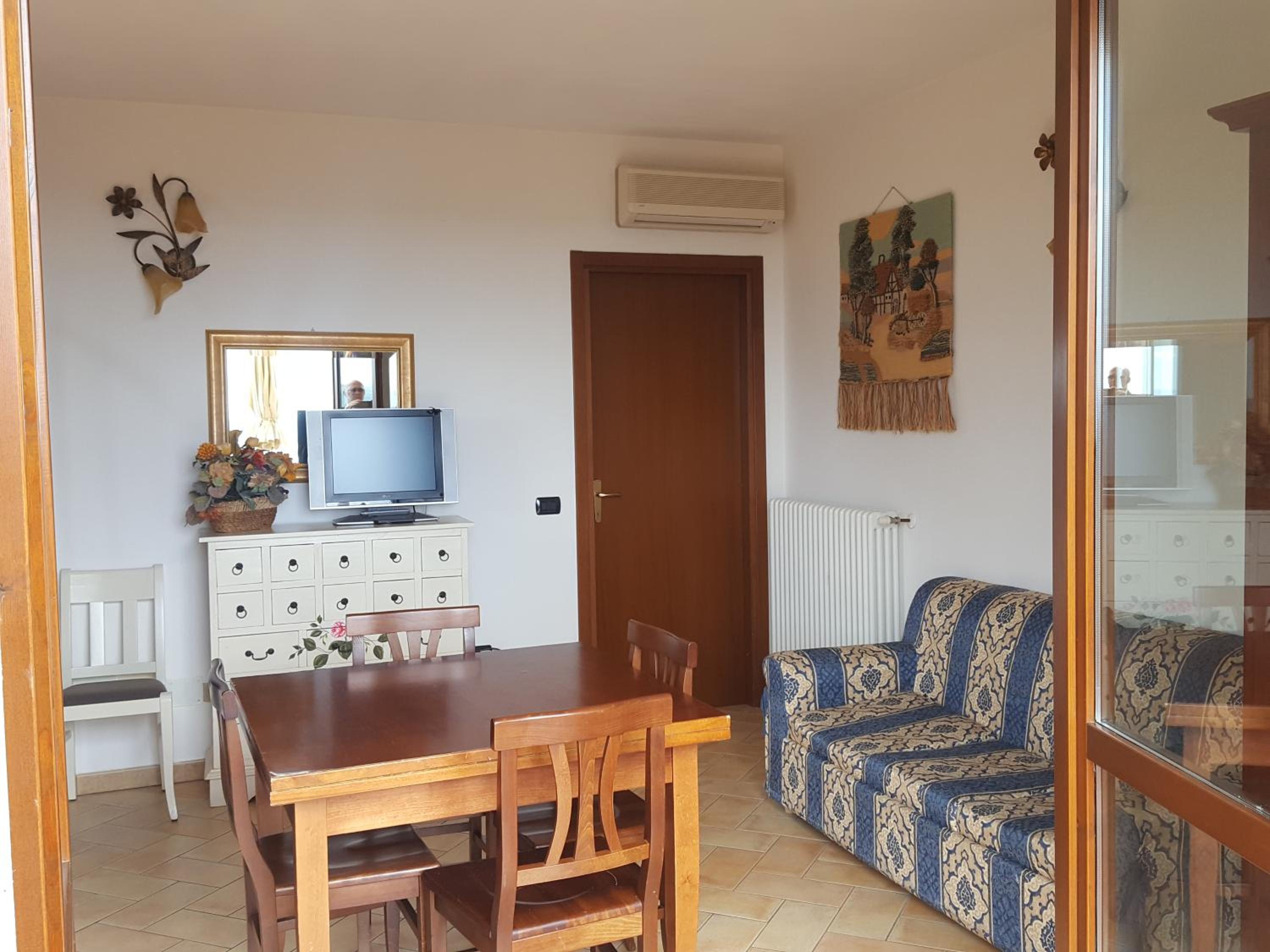 One-Bedroom Apartment - Photo 5