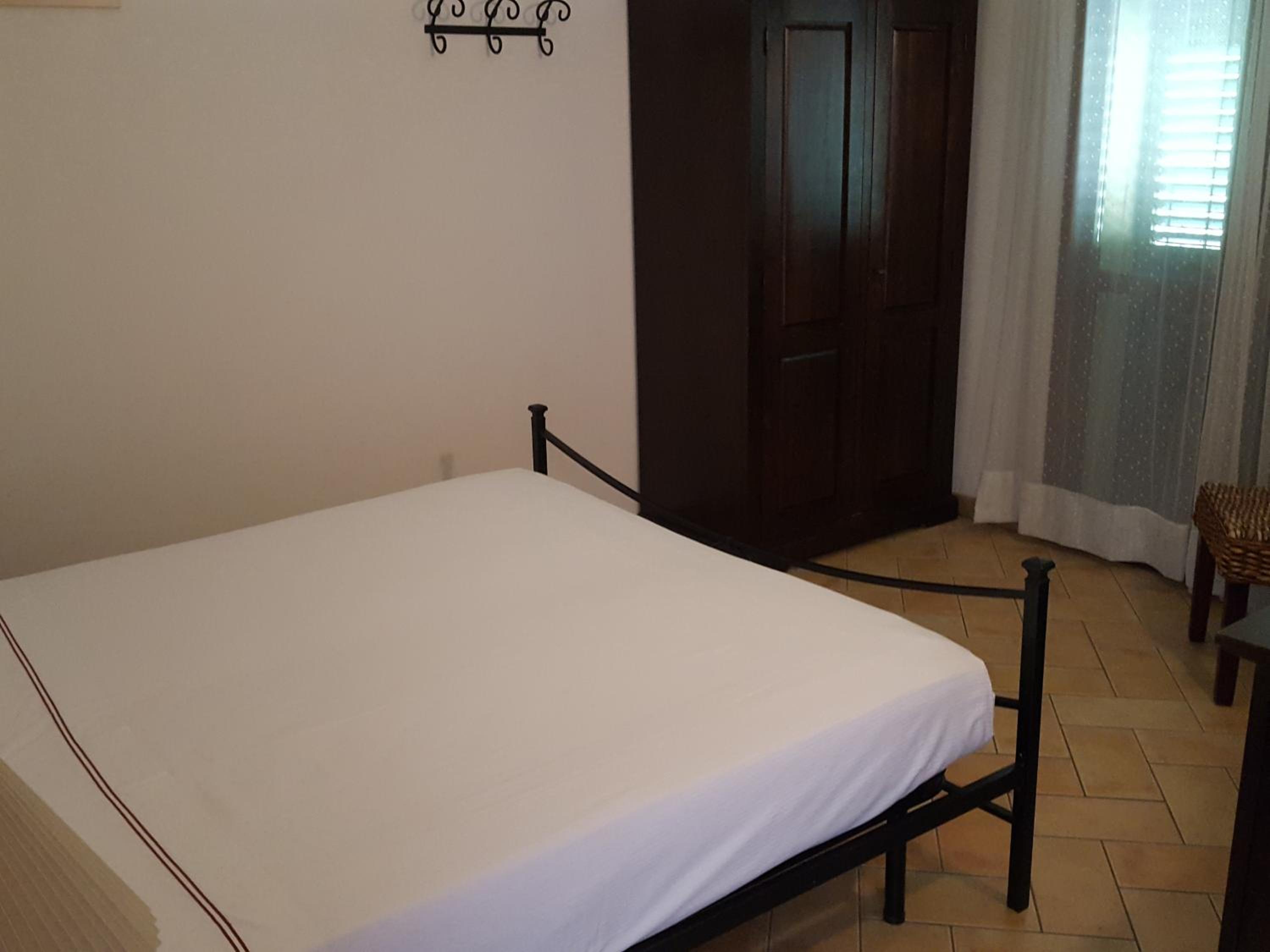 One-Bedroom Apartment - Photo 4