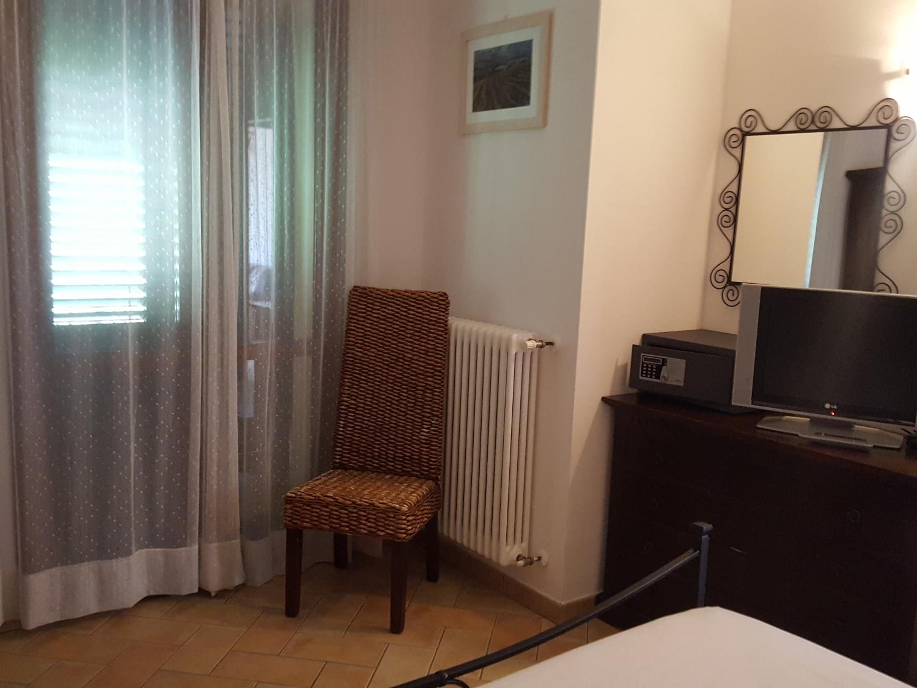 One-Bedroom Apartment - Photo 3