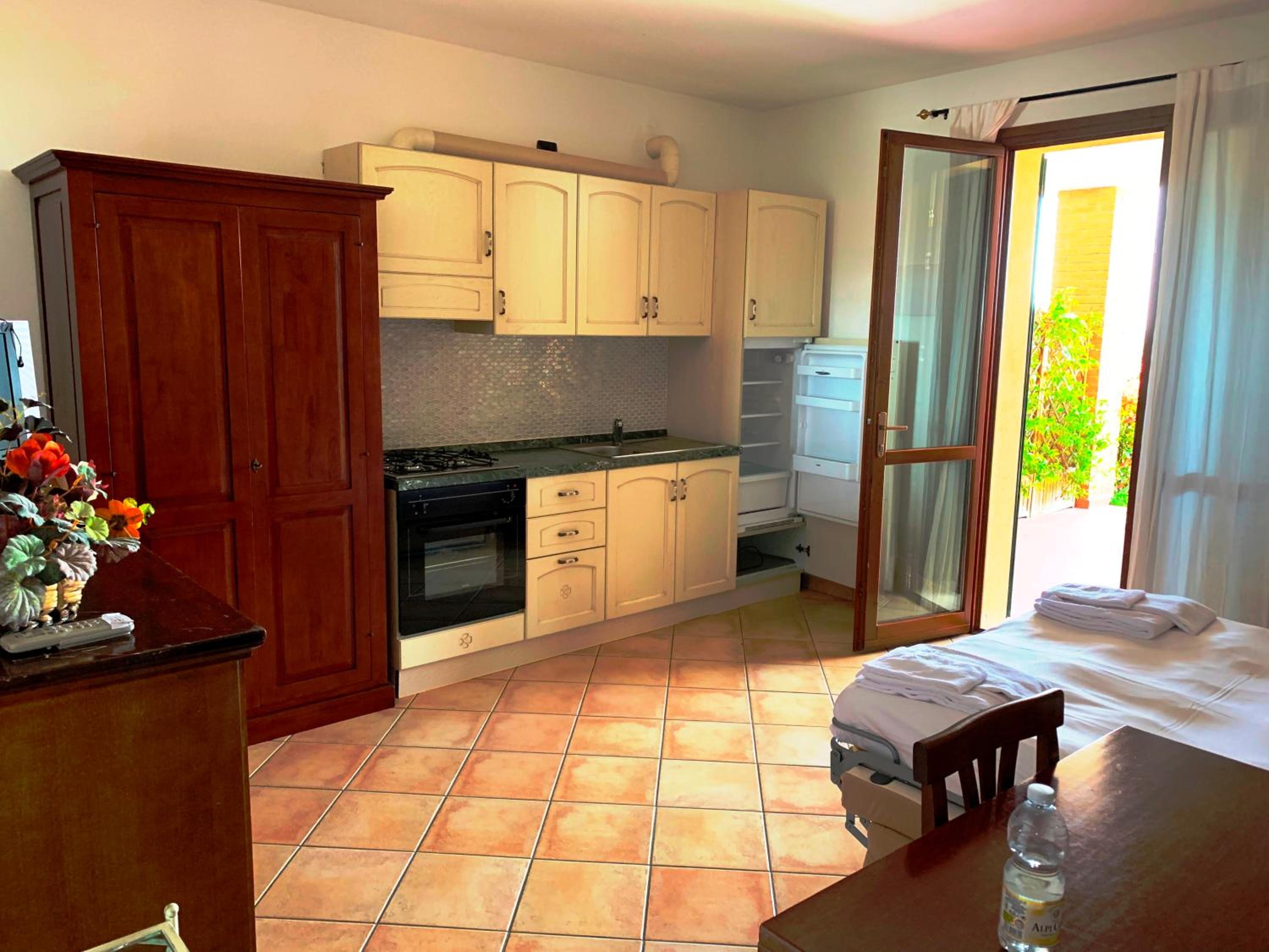One-Bedroom Apartment - Photo 6