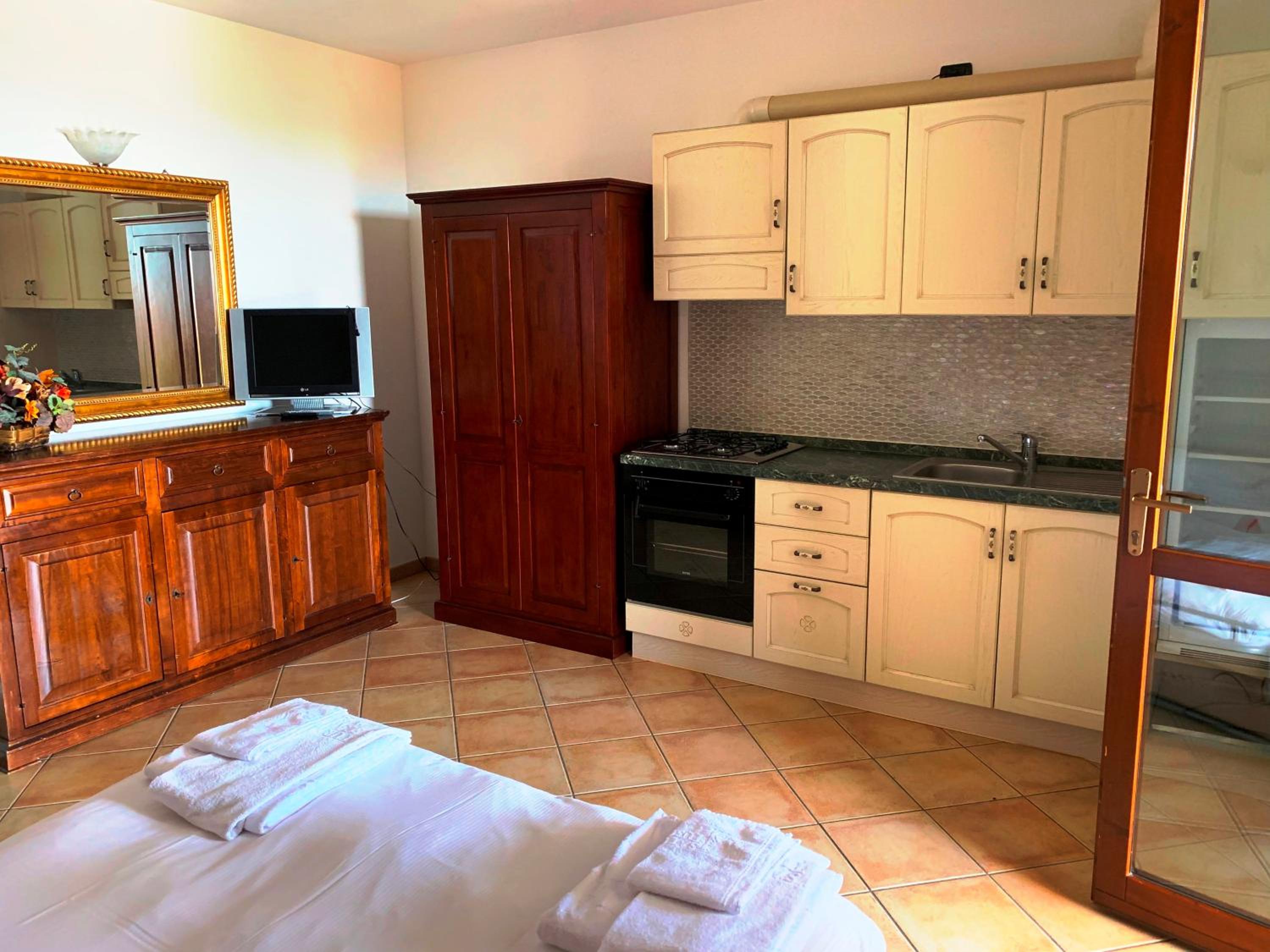 One-Bedroom Apartment - Photo 1