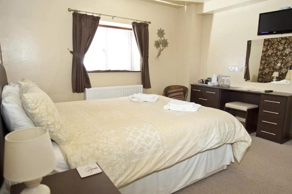 Double Room with Bathroom - Photo 1