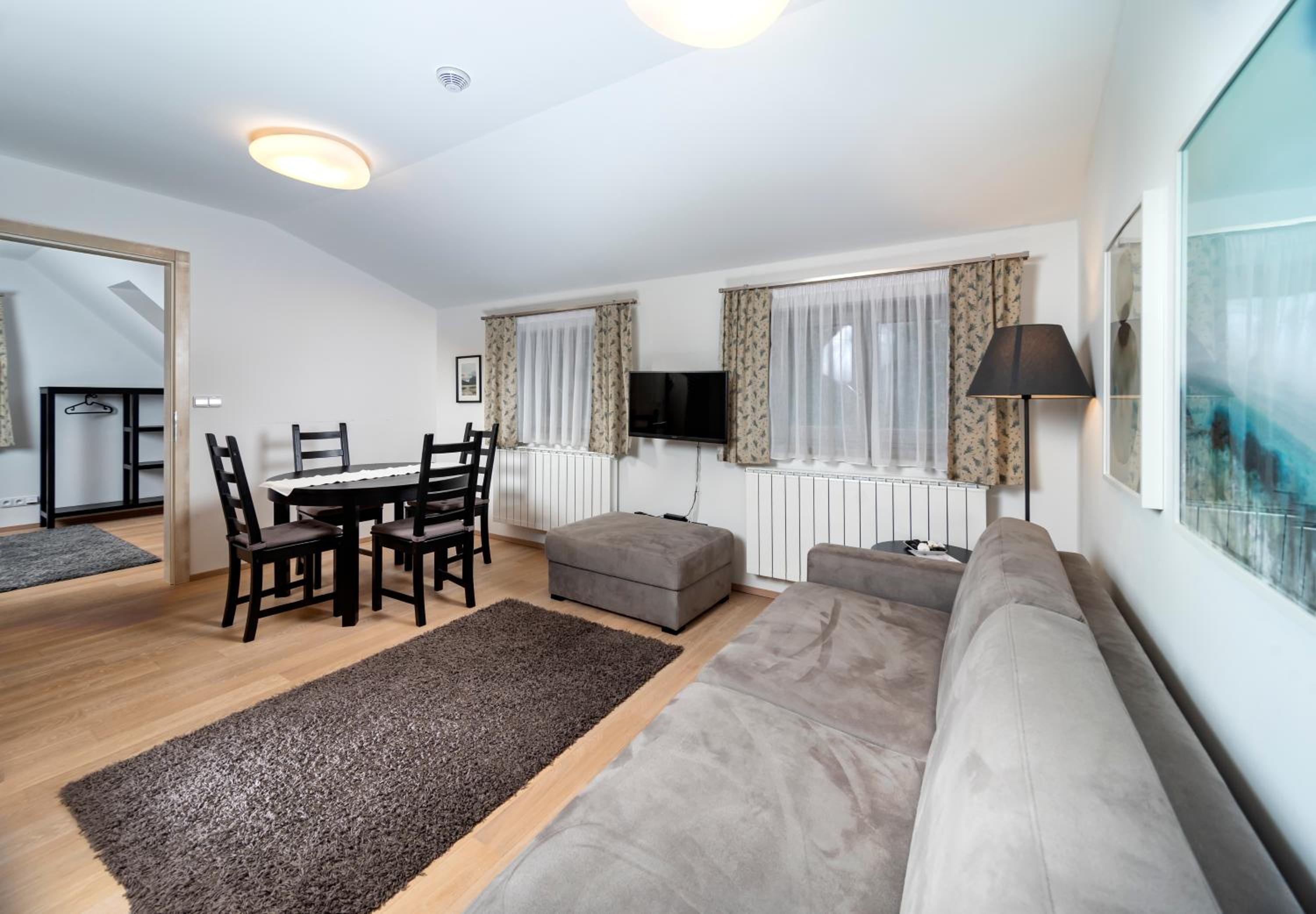 Studio Apartment - Photo 2
