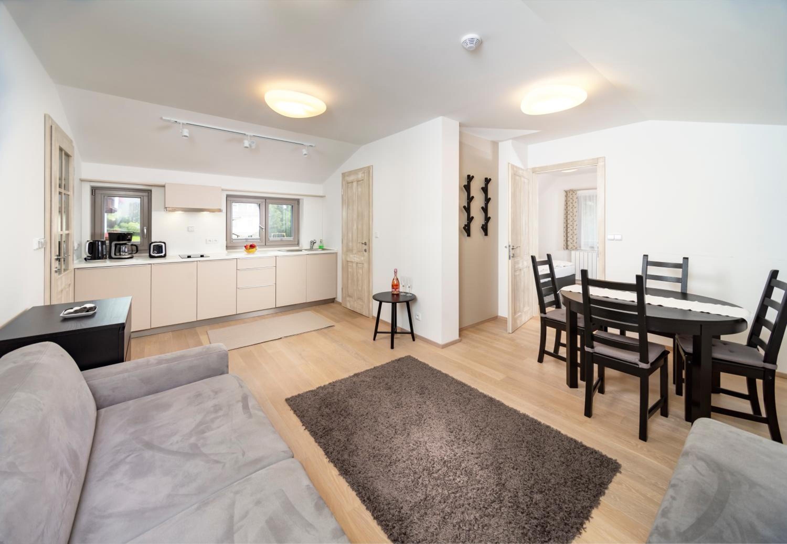 Studio Apartment - Photo 1