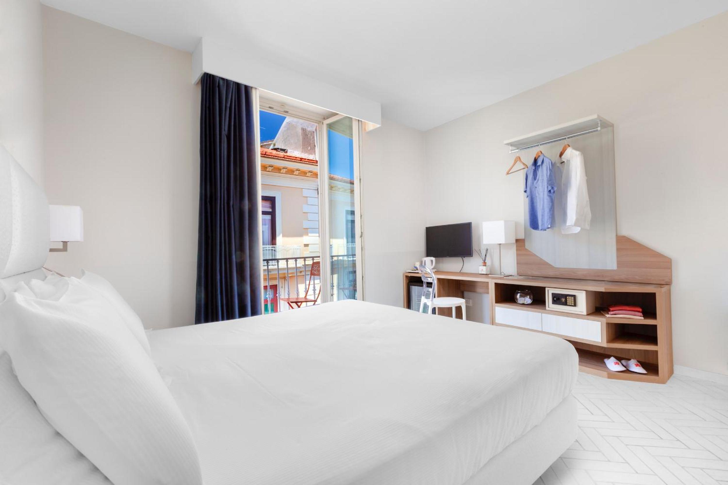 Deluxe Double or Twin Room with City View photo 3