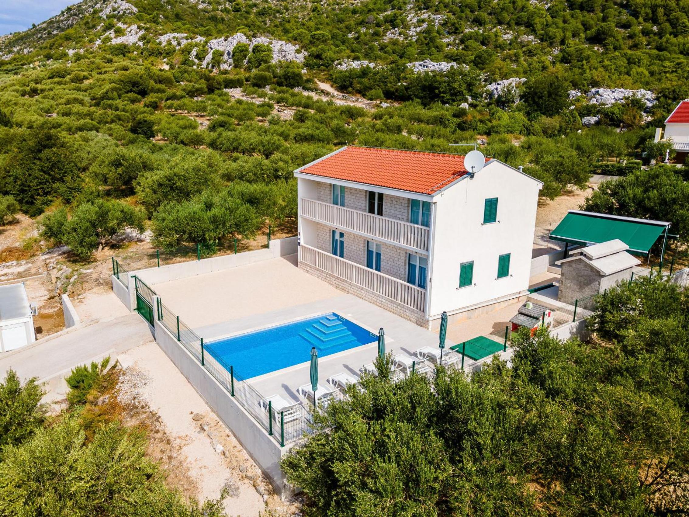 Three-Bedroom Villa photo 2