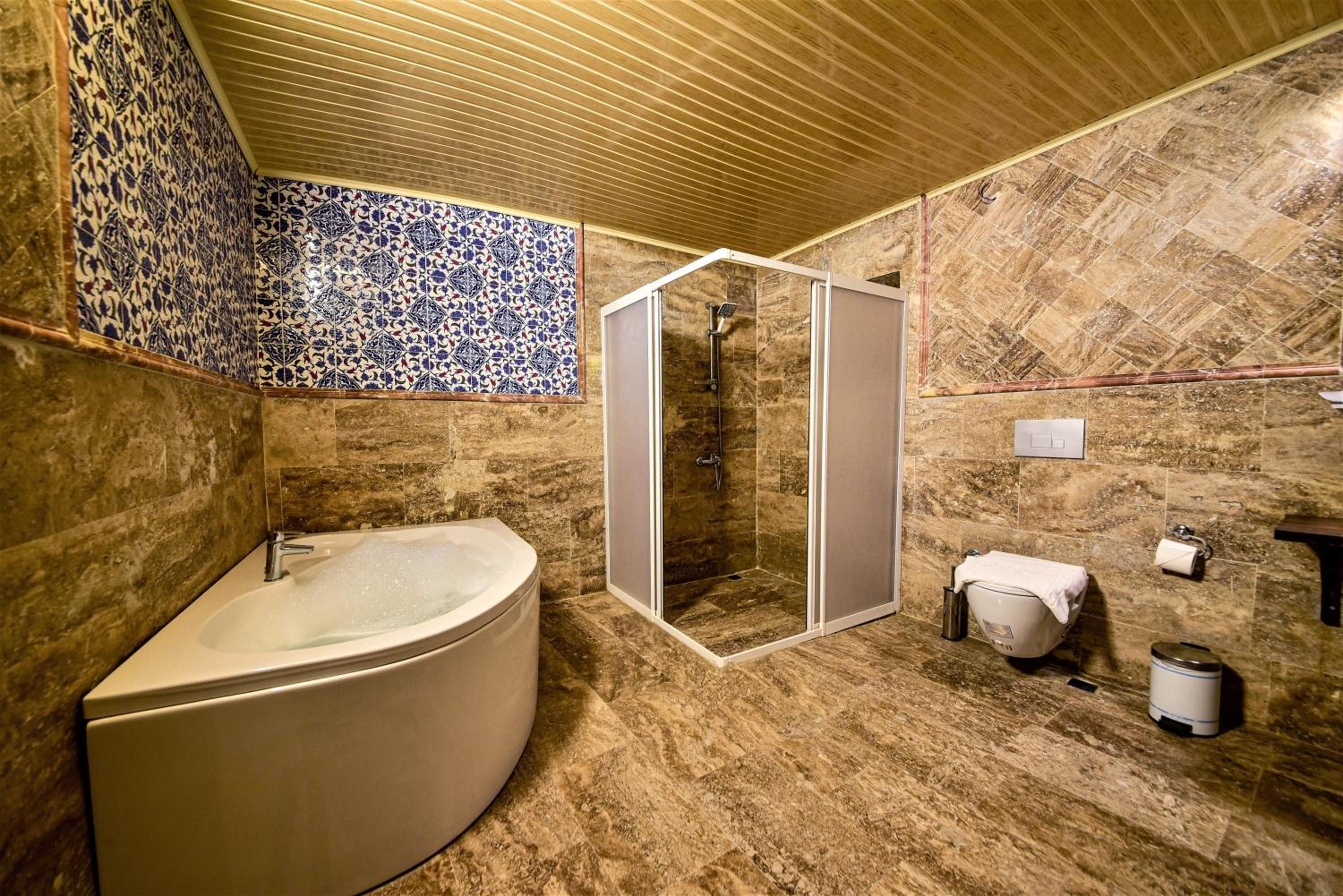 King Room with Spa Bath - Photo 4