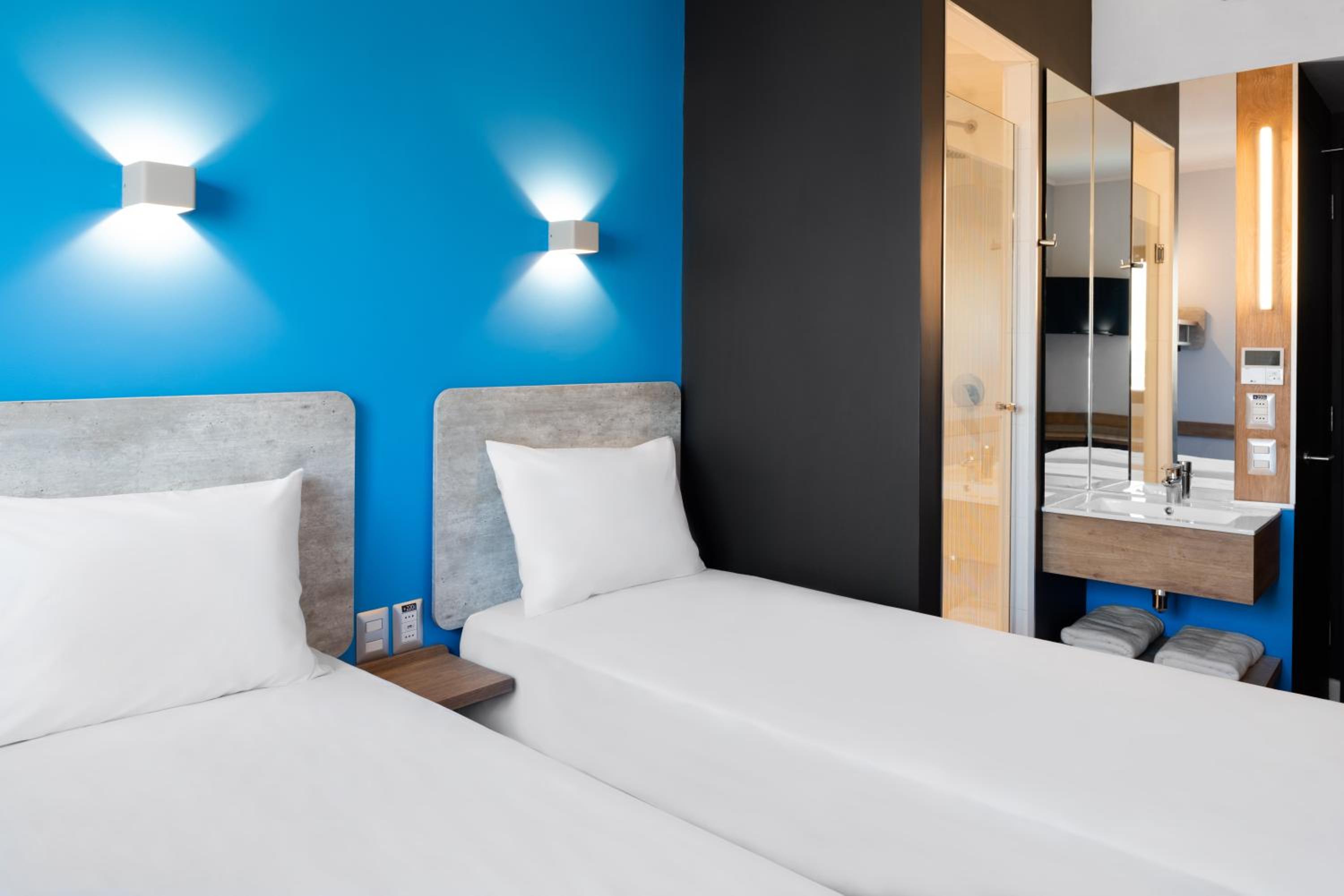 Standard Twin Room - Photo 4