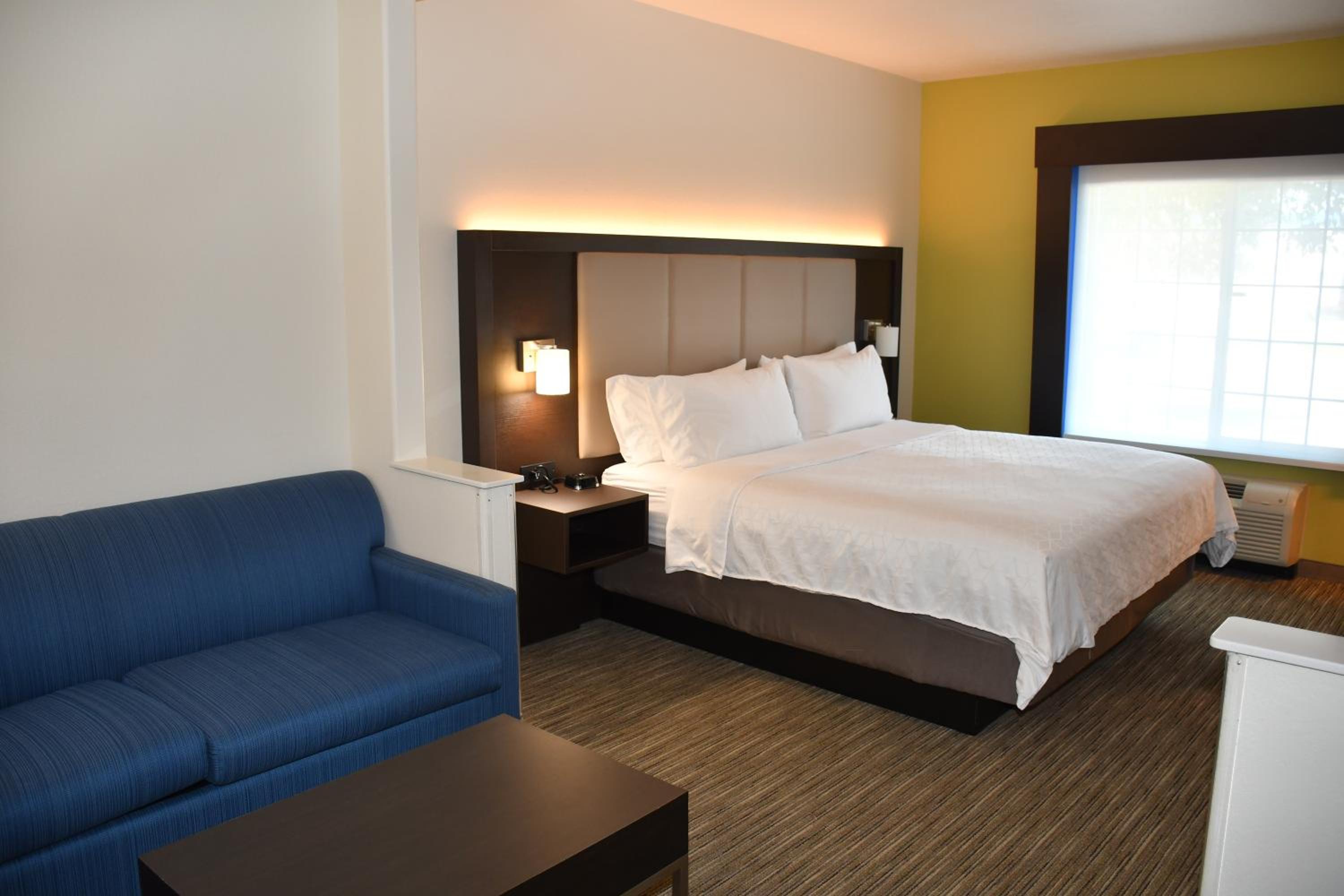Queen Suite with Two Queen Beds - Photo 1