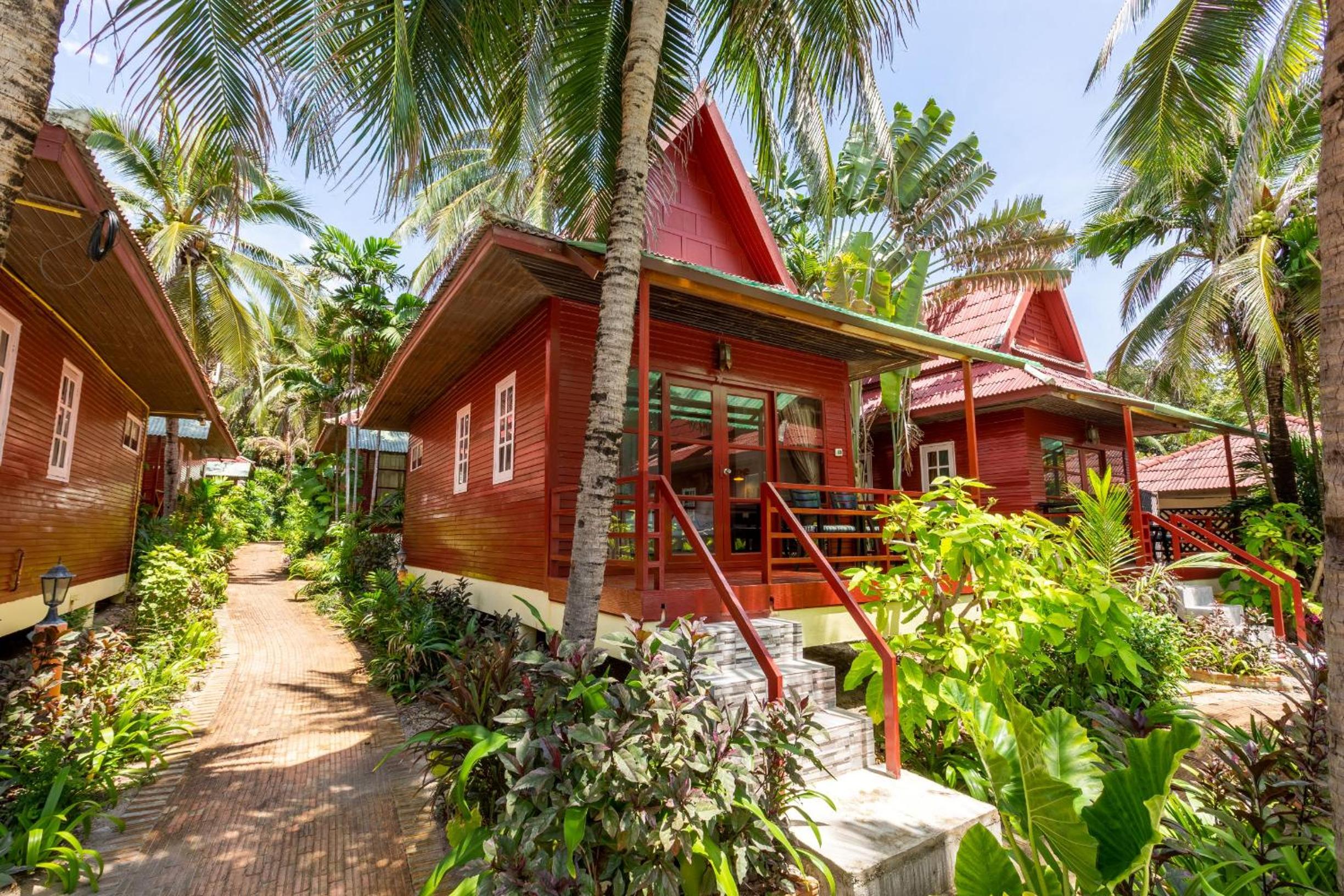 Deluxe Bungalow with Garden View photo 3