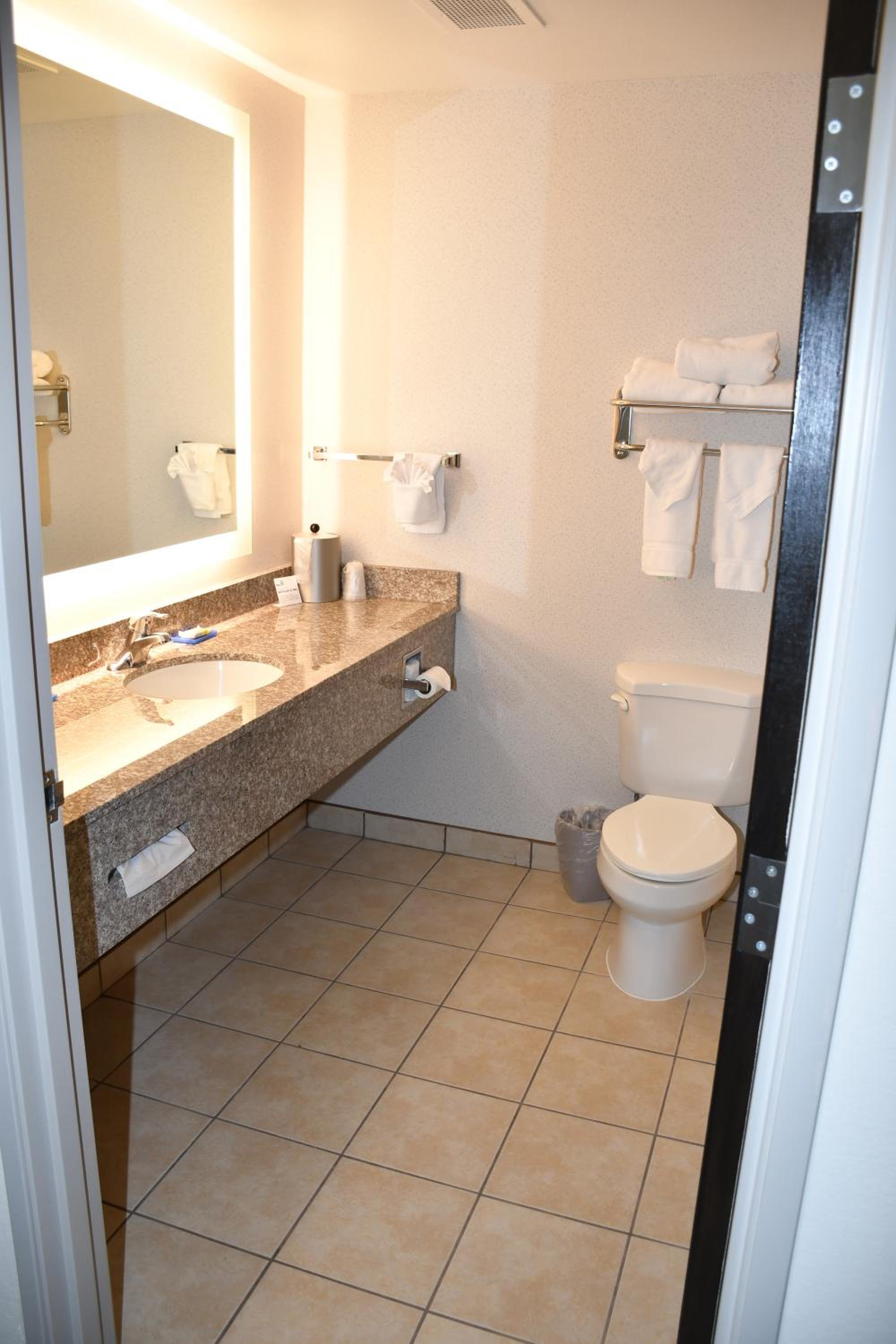 Standard King Room - Photo 3