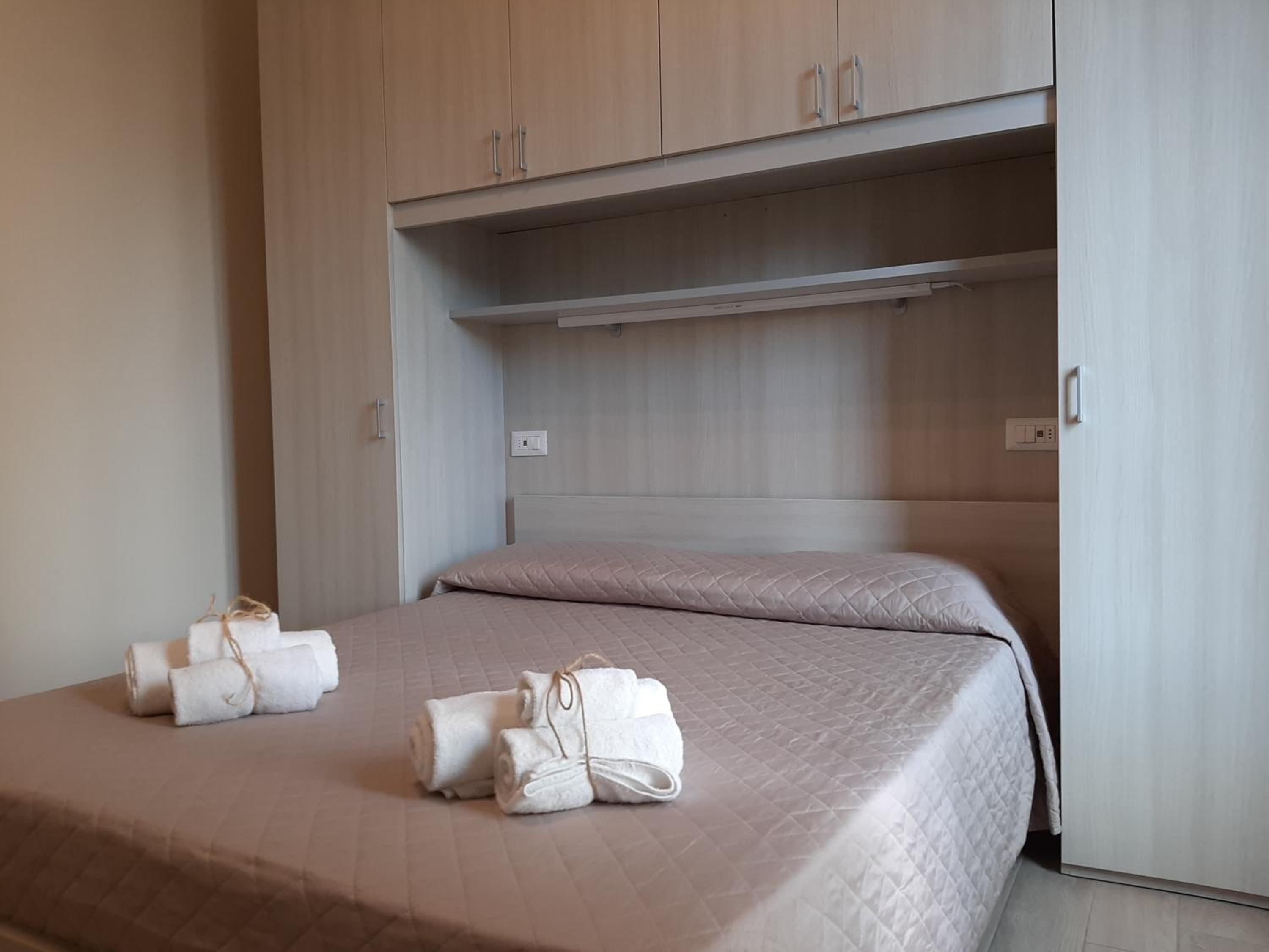 Deluxe Double Room with Balcony - Photo 5