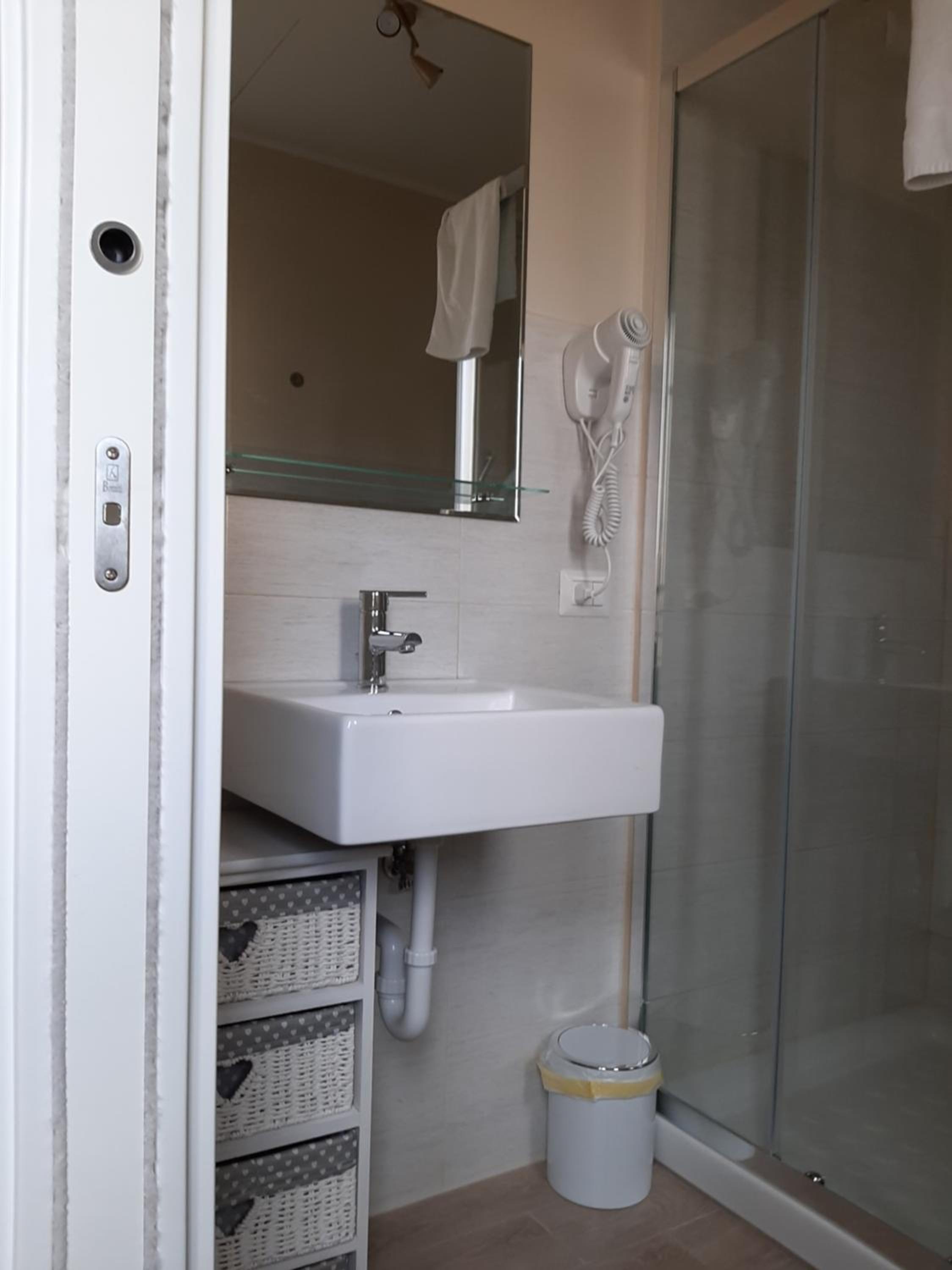 Deluxe Triple Room - Photo 5