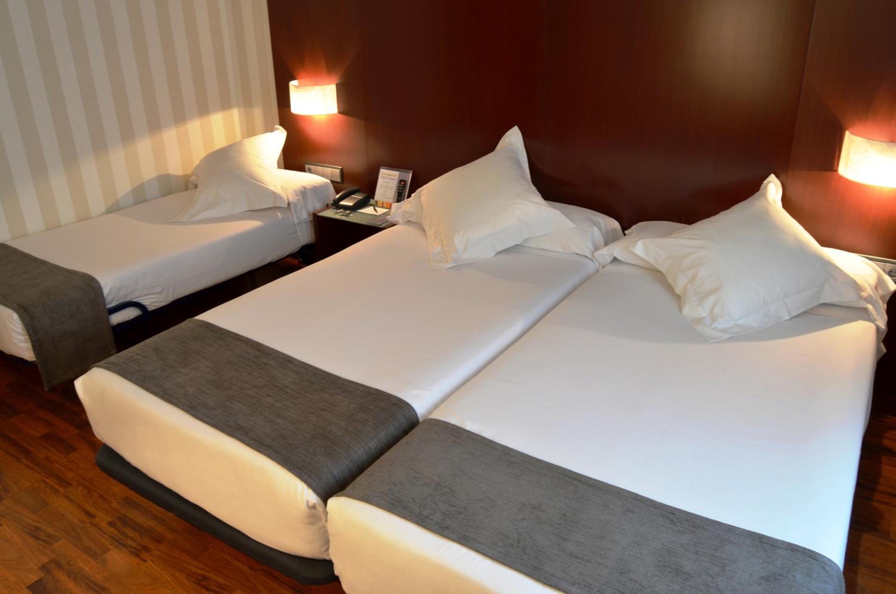 Double or Twin Room - Photo 17