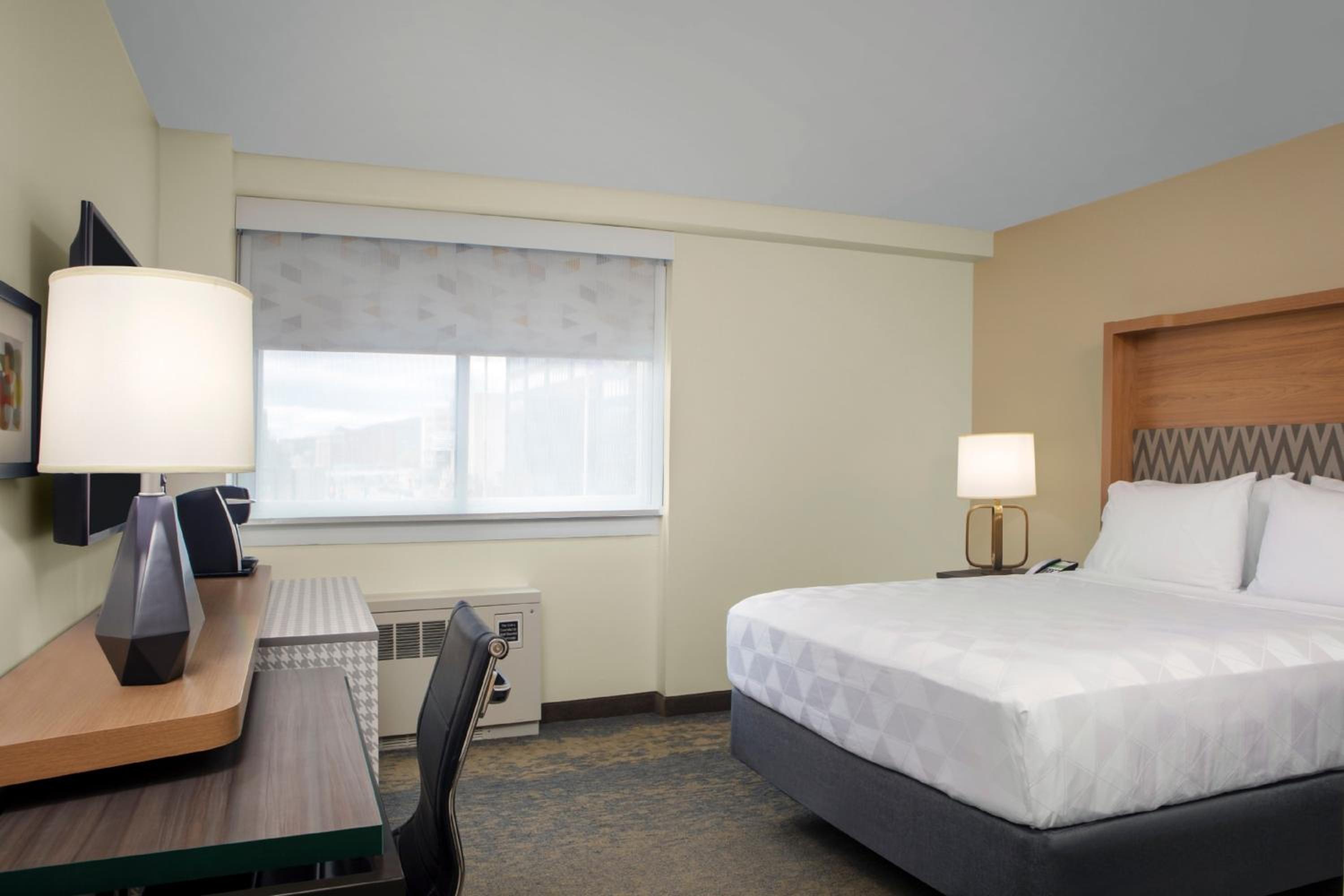 Double Room - Mobility Access with Roll-in Shower - Photo 1