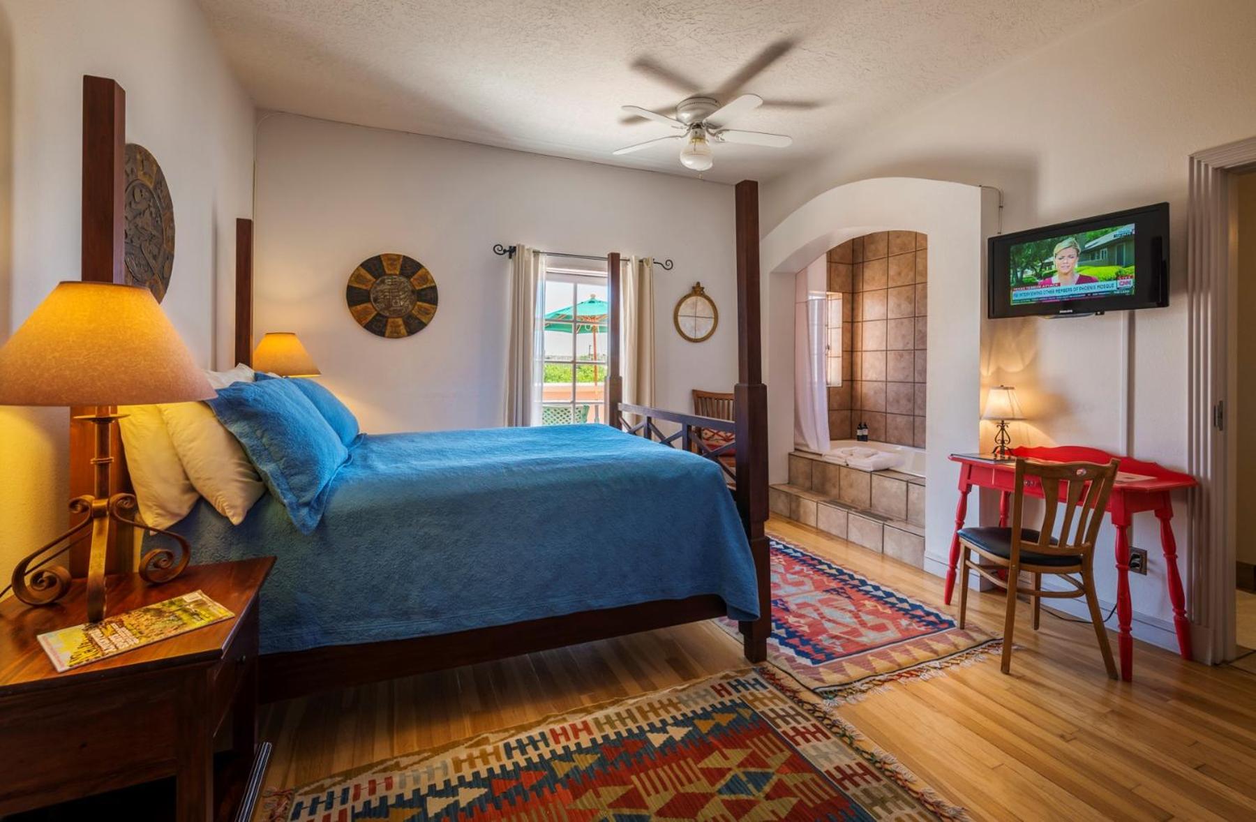 King Room with Balcony photo 2