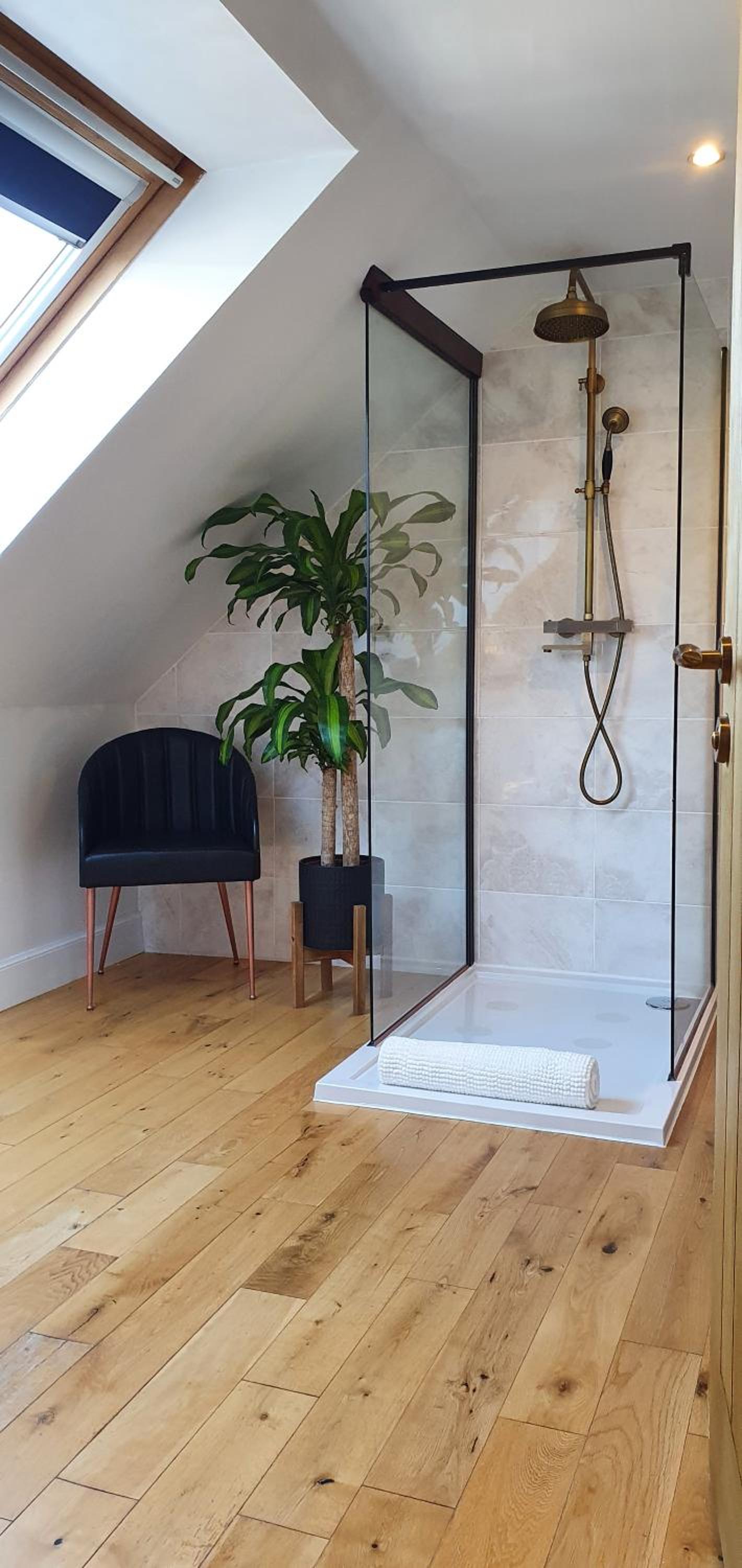 Deluxe King Suite - Photo 15