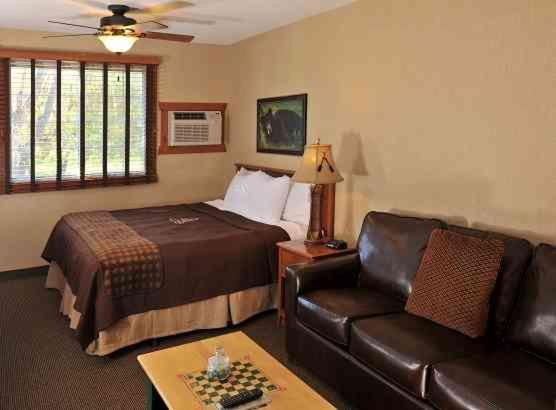 King Suite - Photo 3