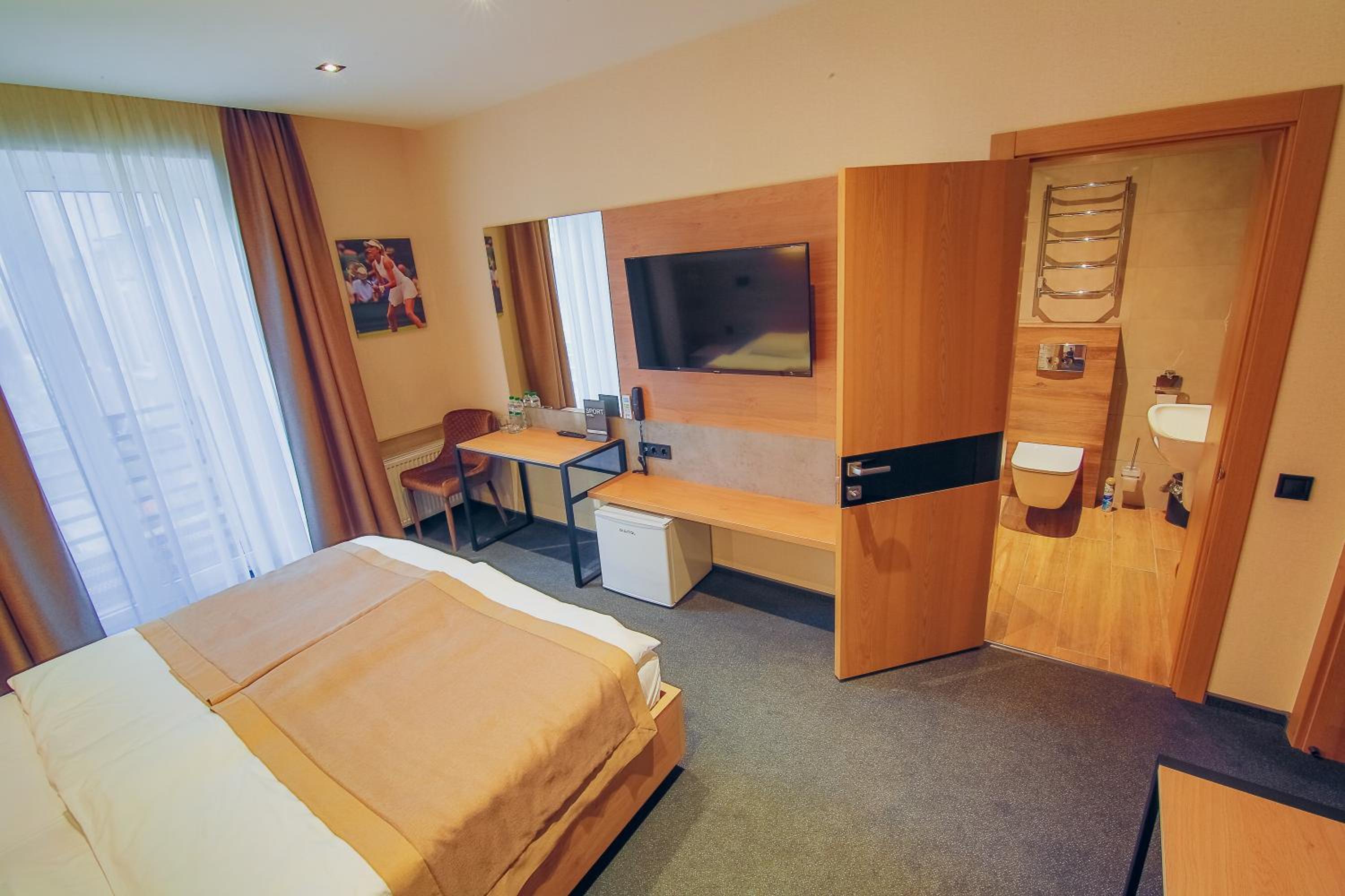 Deluxe Double or Twin Room with Balcony photo 3