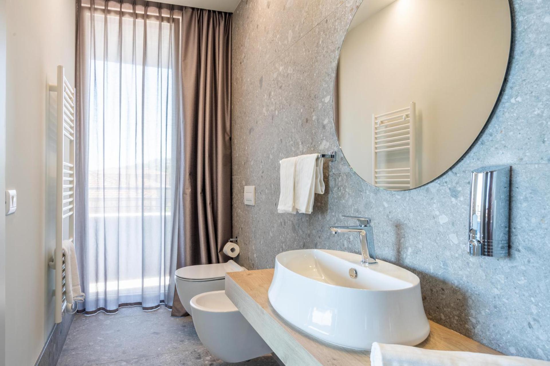 Deluxe Double Room with Balcony and Sea View - Photo 4