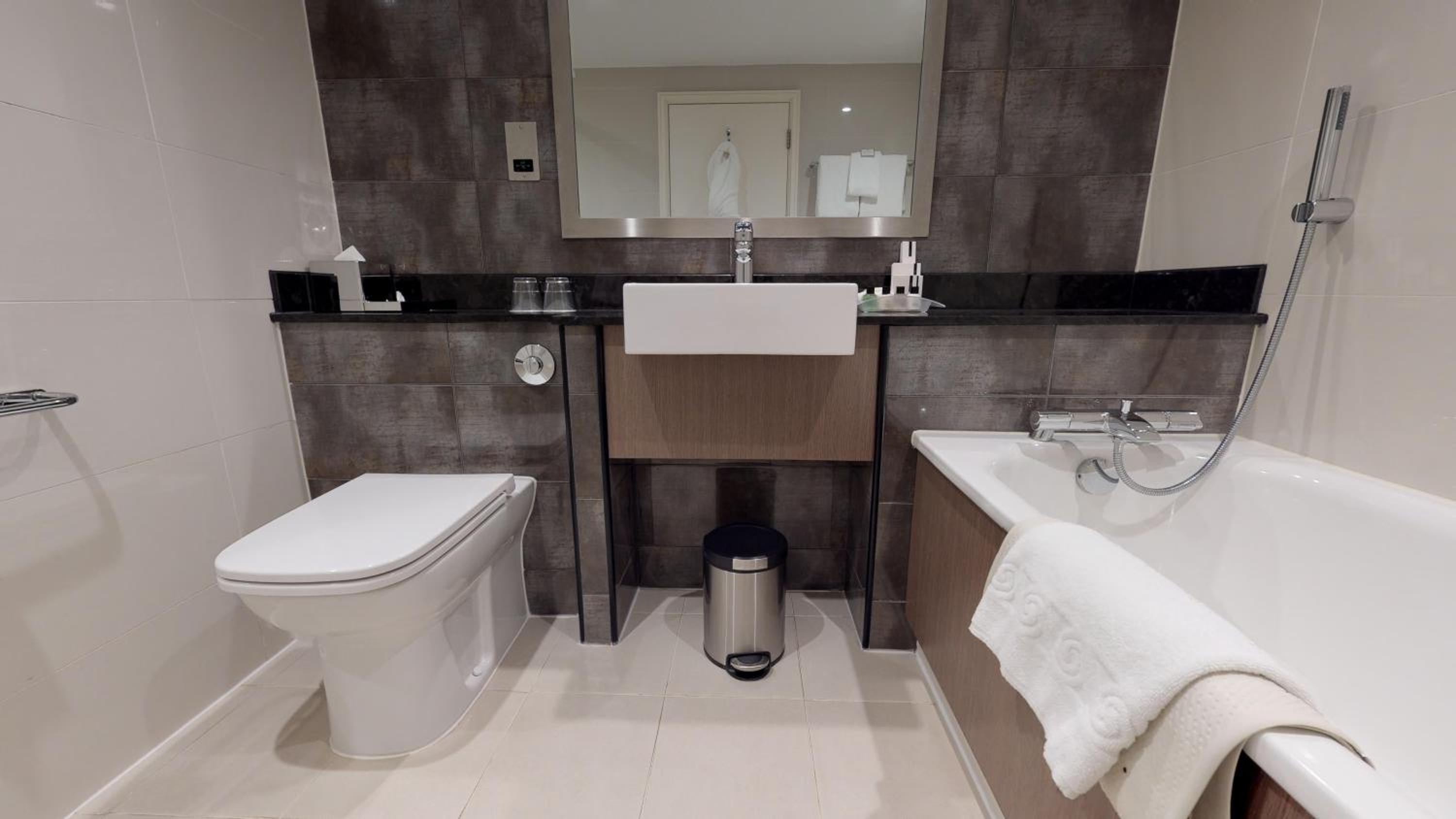 One-Bedroom King Suite thumbnail 5