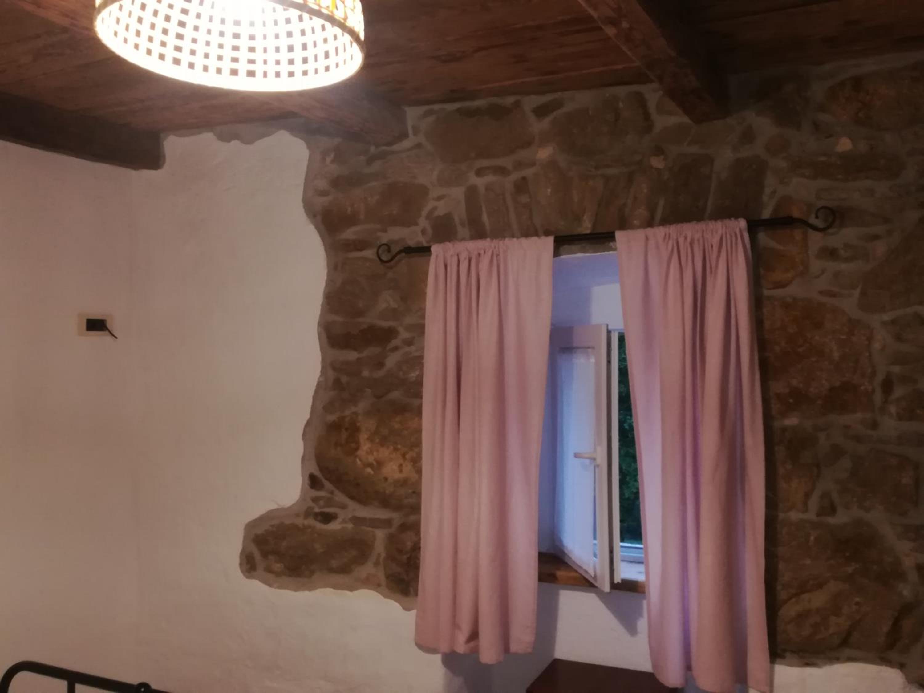 Double Room with Private Bathroom - Photo 4