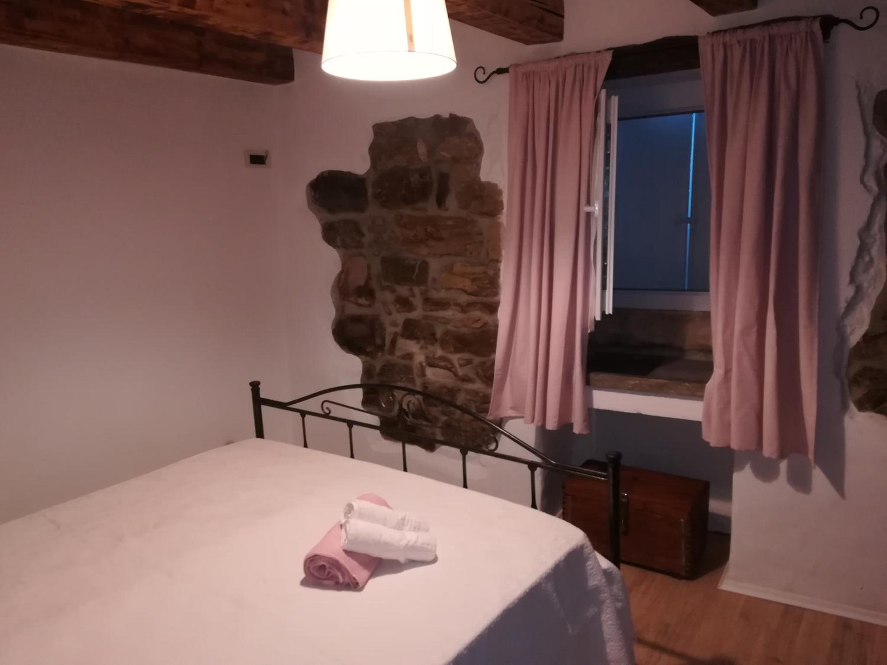 Double Room with Private Bathroom - Photo 6