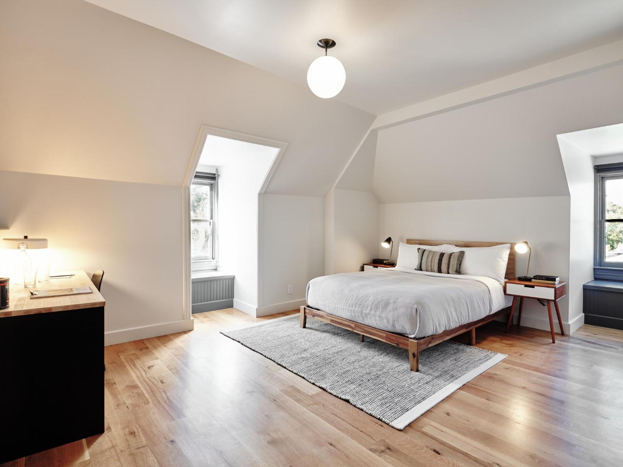 Deluxe Queen Room