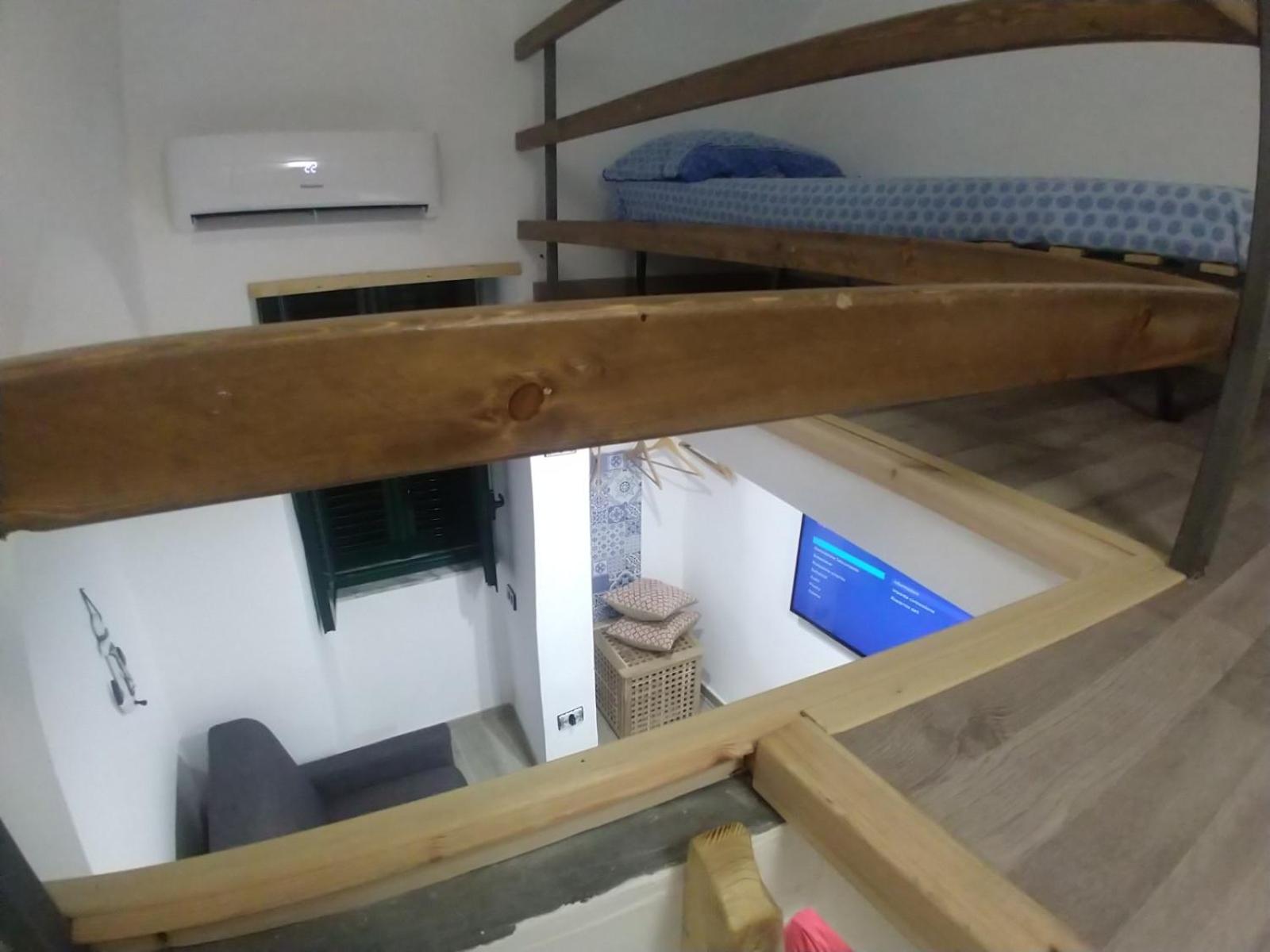 One-Bedroom House - Photo 23