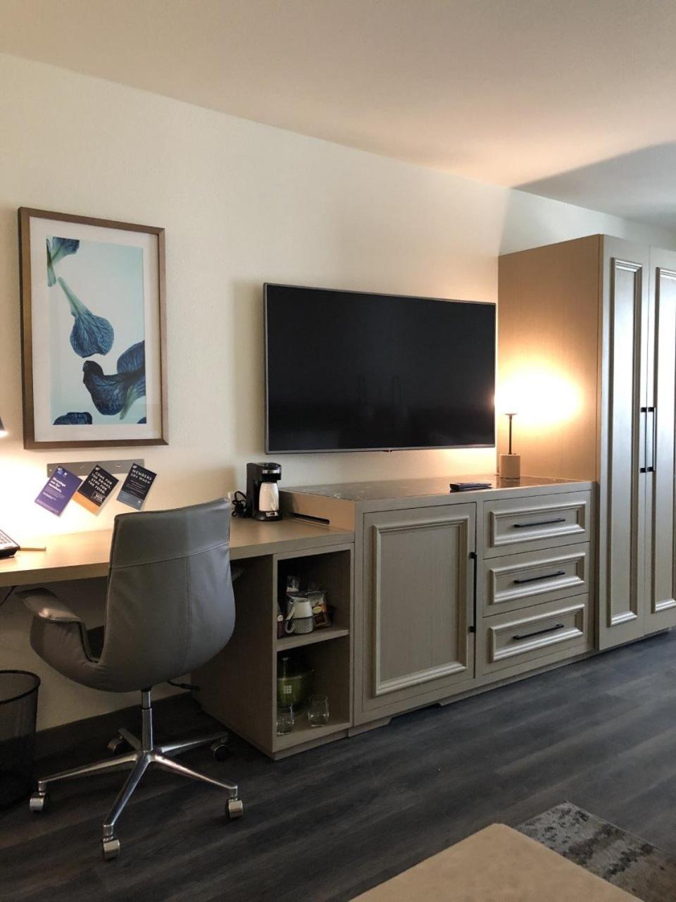 King Room with Sofa Bed photo 2