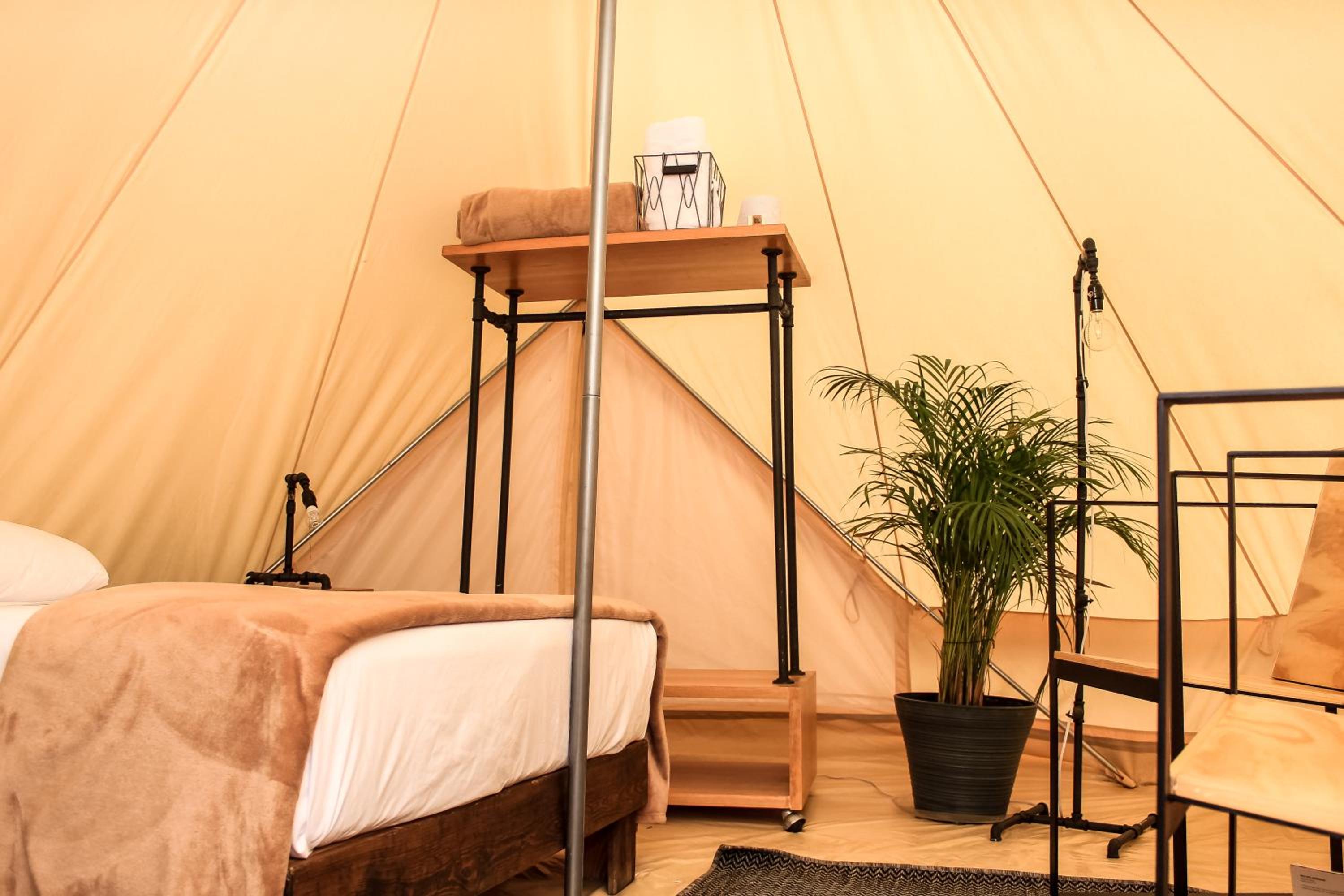 Quadruple Tent - Photo 3