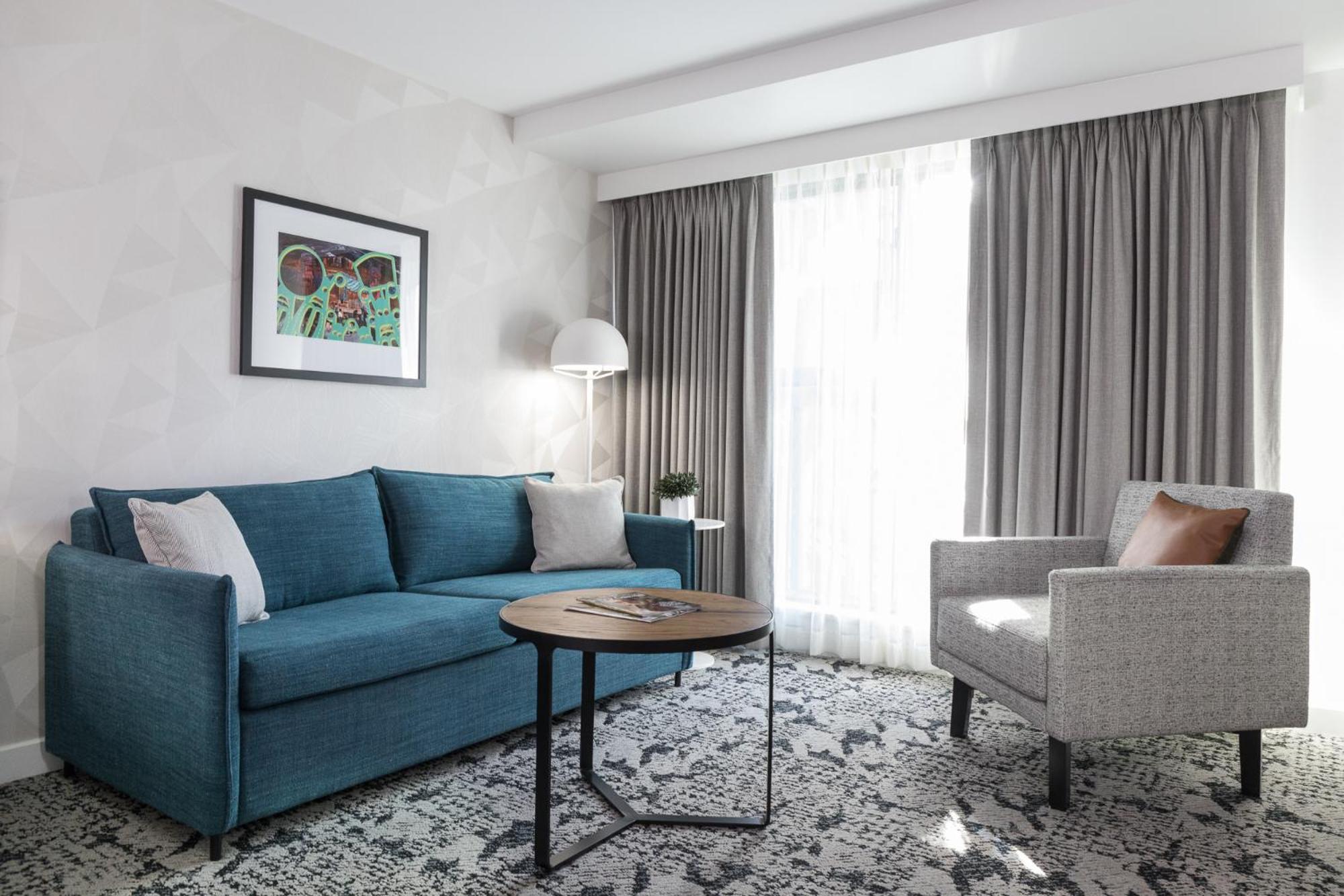 Deluxe King Studio with Sofa Bed - Photo 6