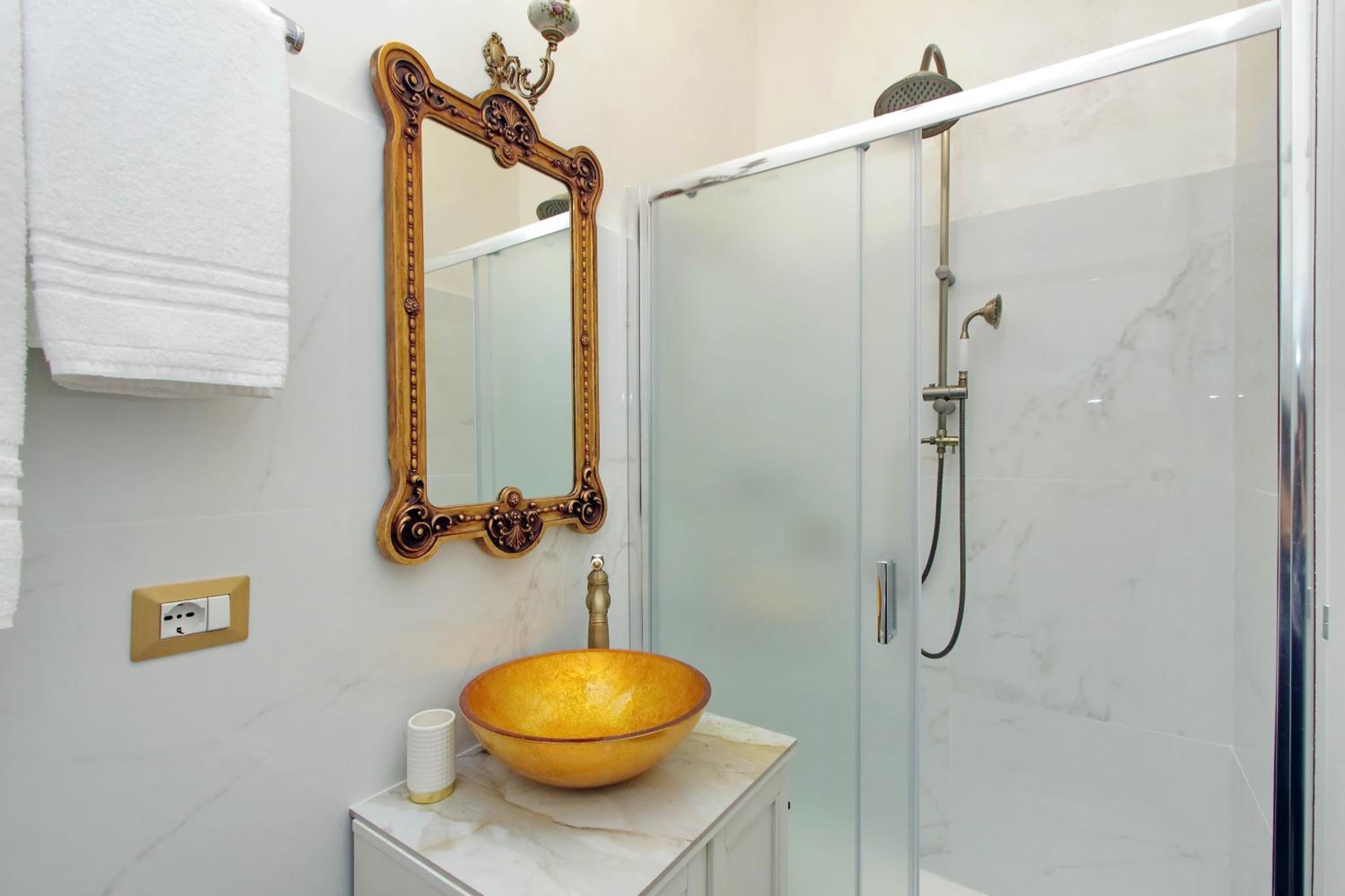 Deluxe Double Room with Bath photo 3