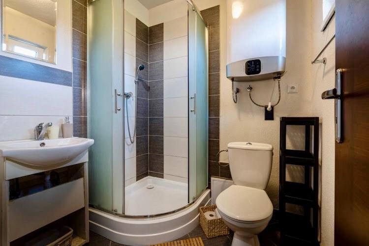 Two-Bedroom Apartment - Photo 7