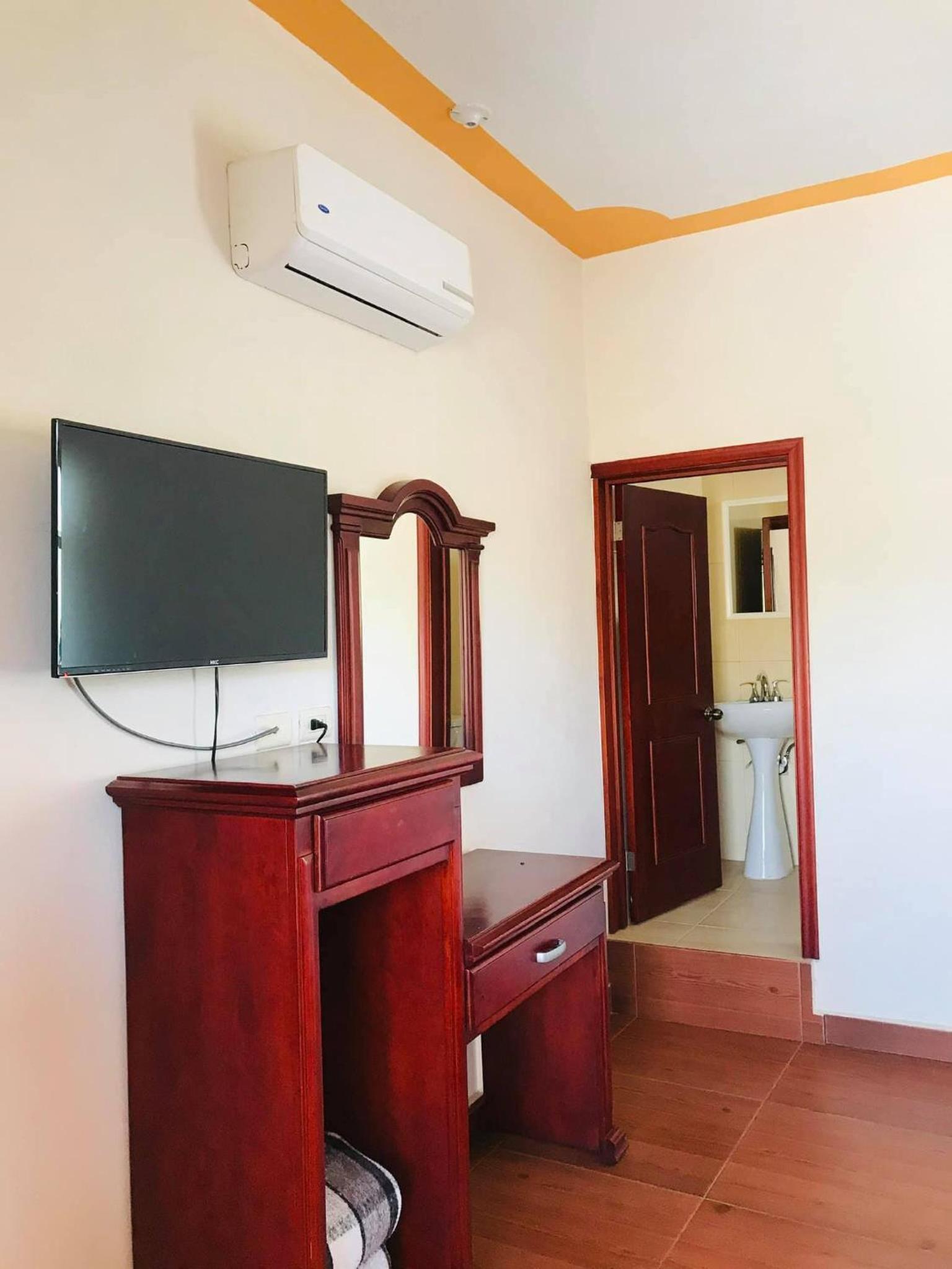 Twin Room - Photo 11