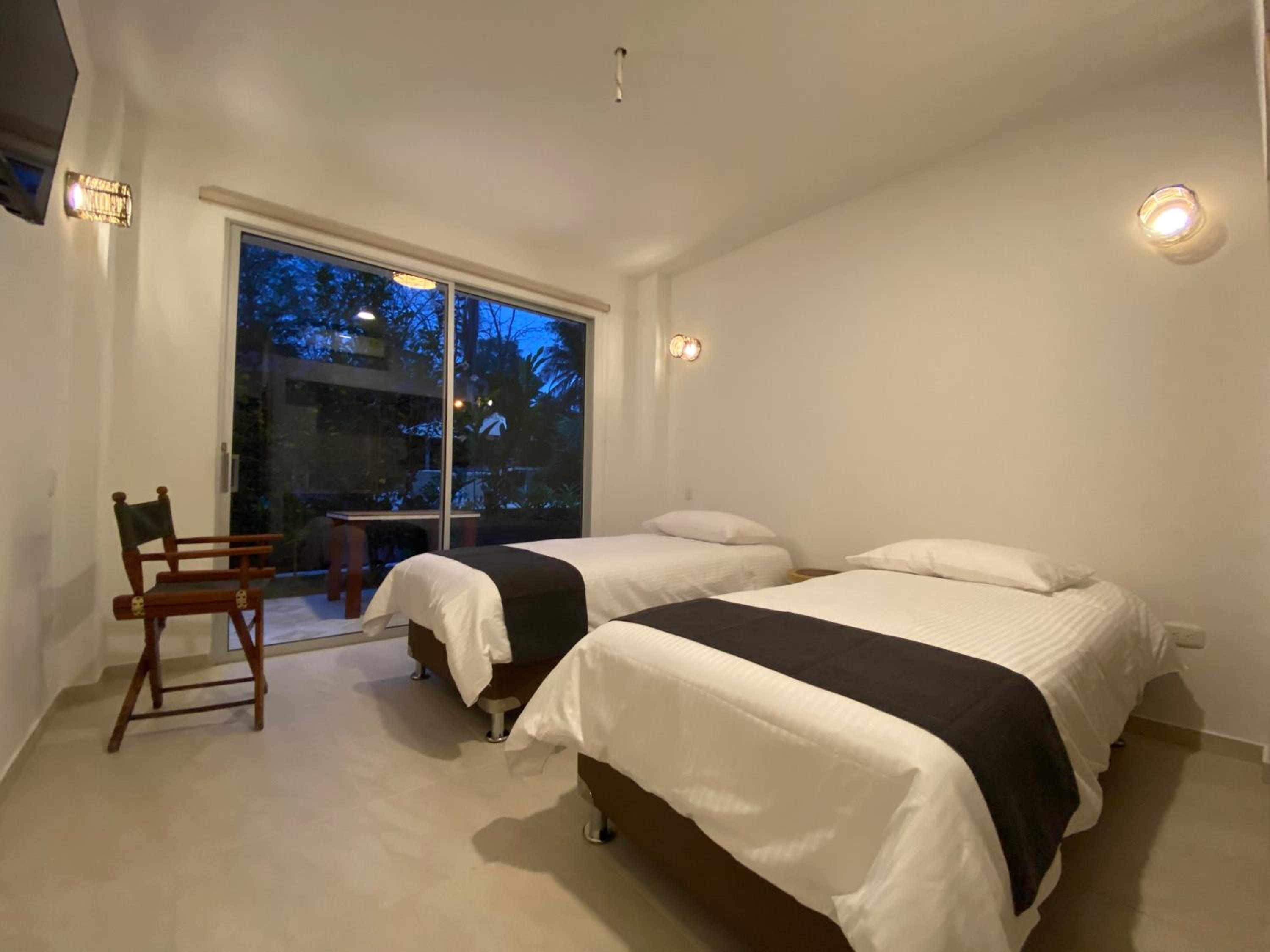 Single Room with Bathroom photo 3
