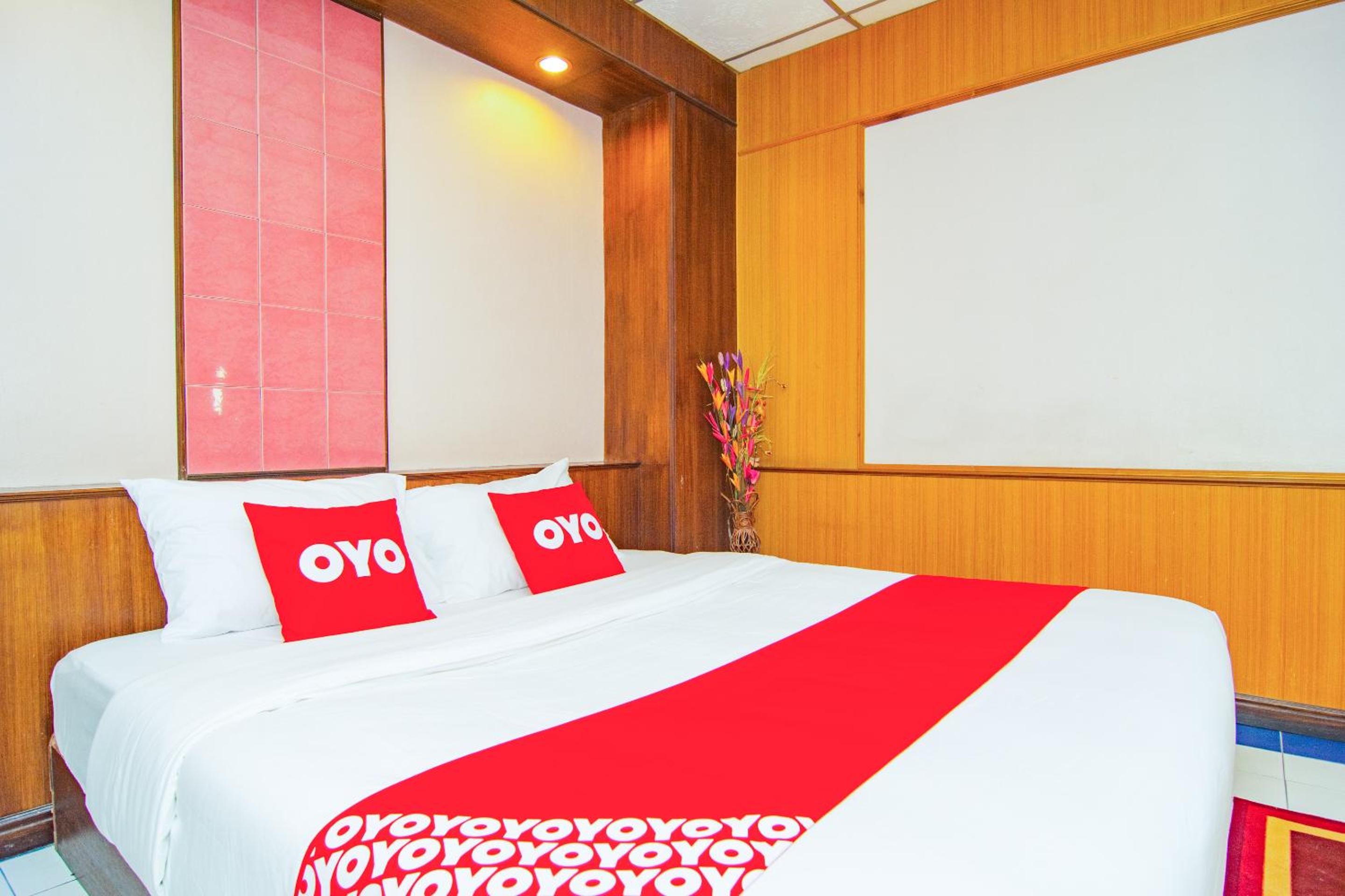 Deluxe King Room - Photo 2