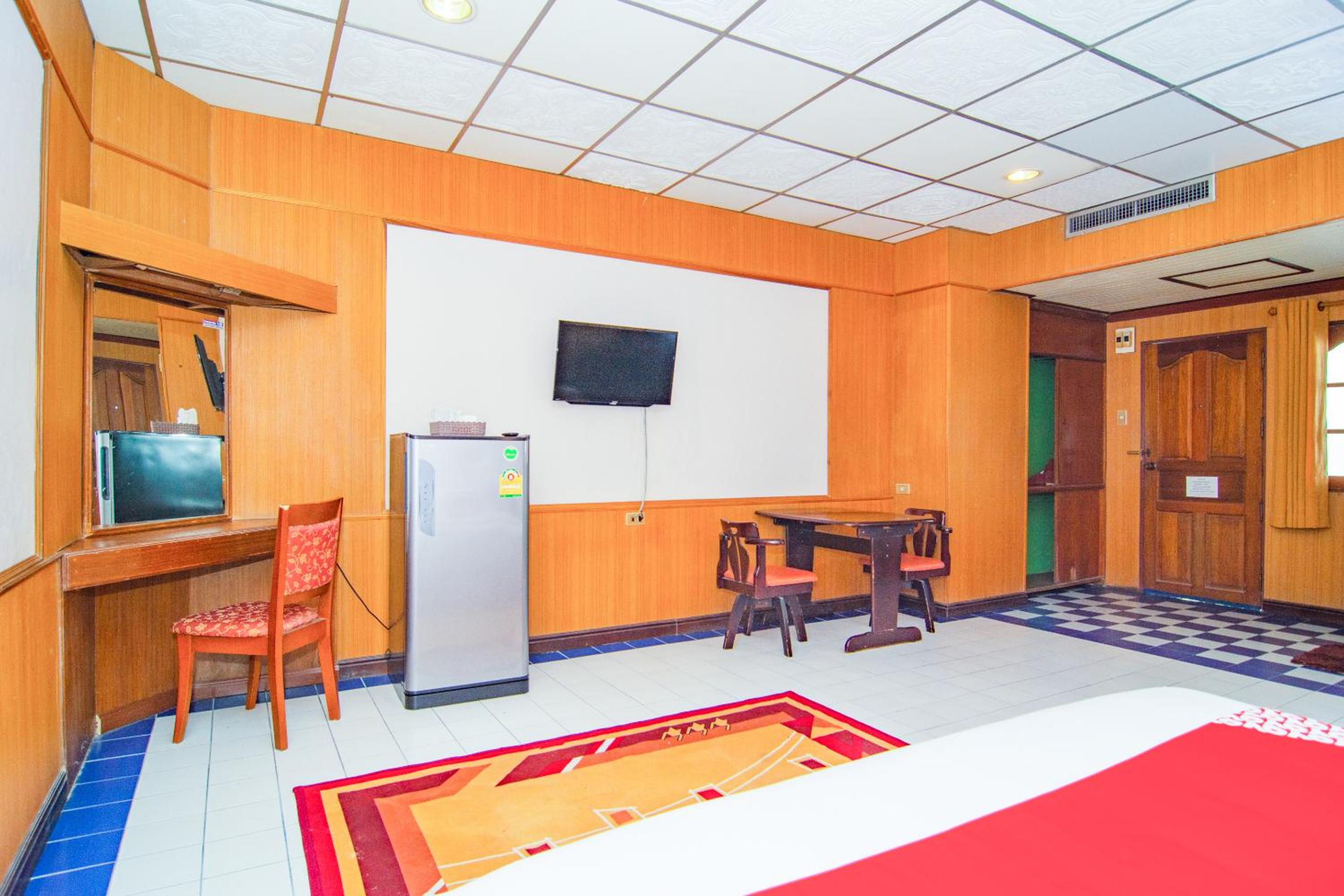 Deluxe King Room - Photo 5