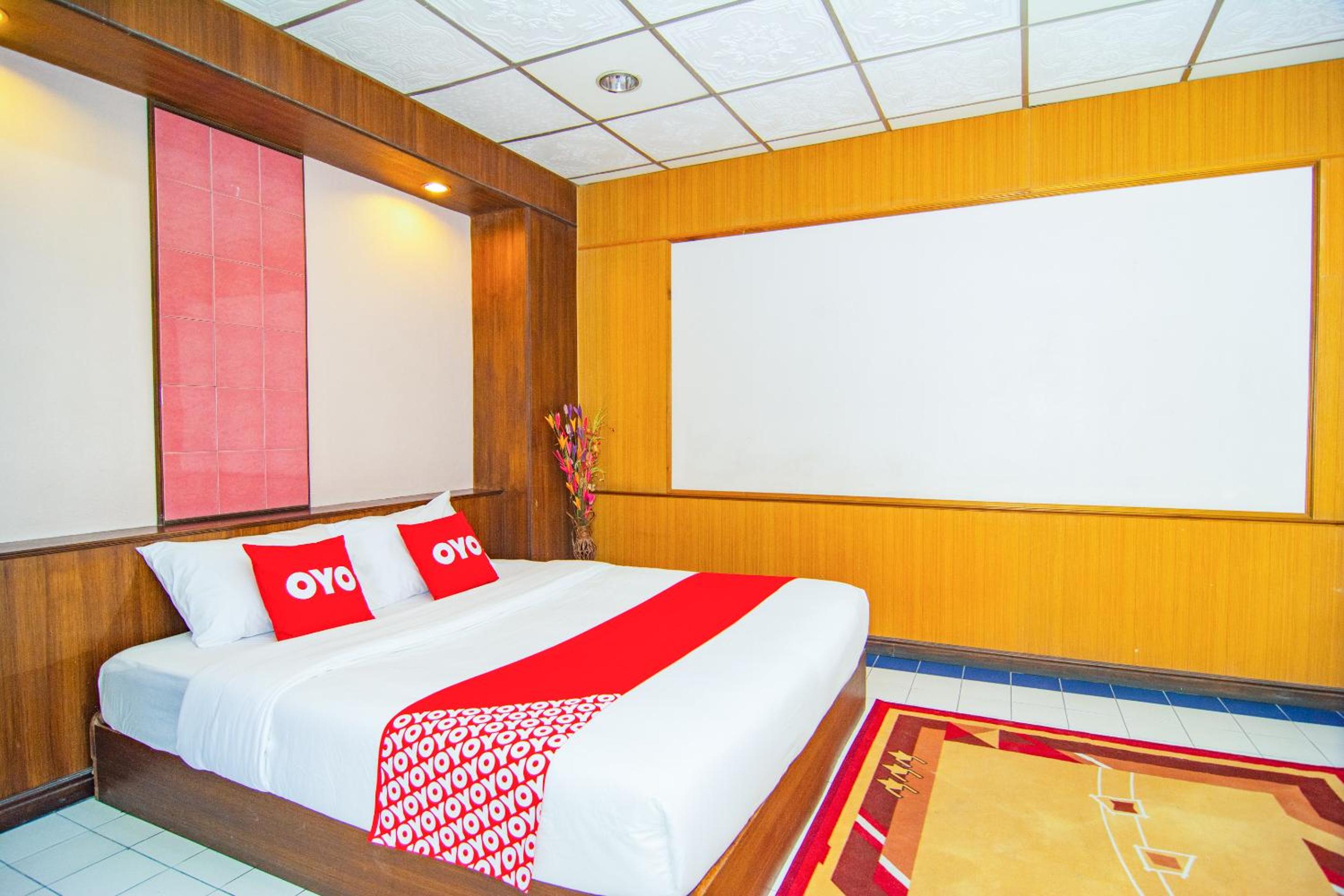 Deluxe King Room - Photo 1