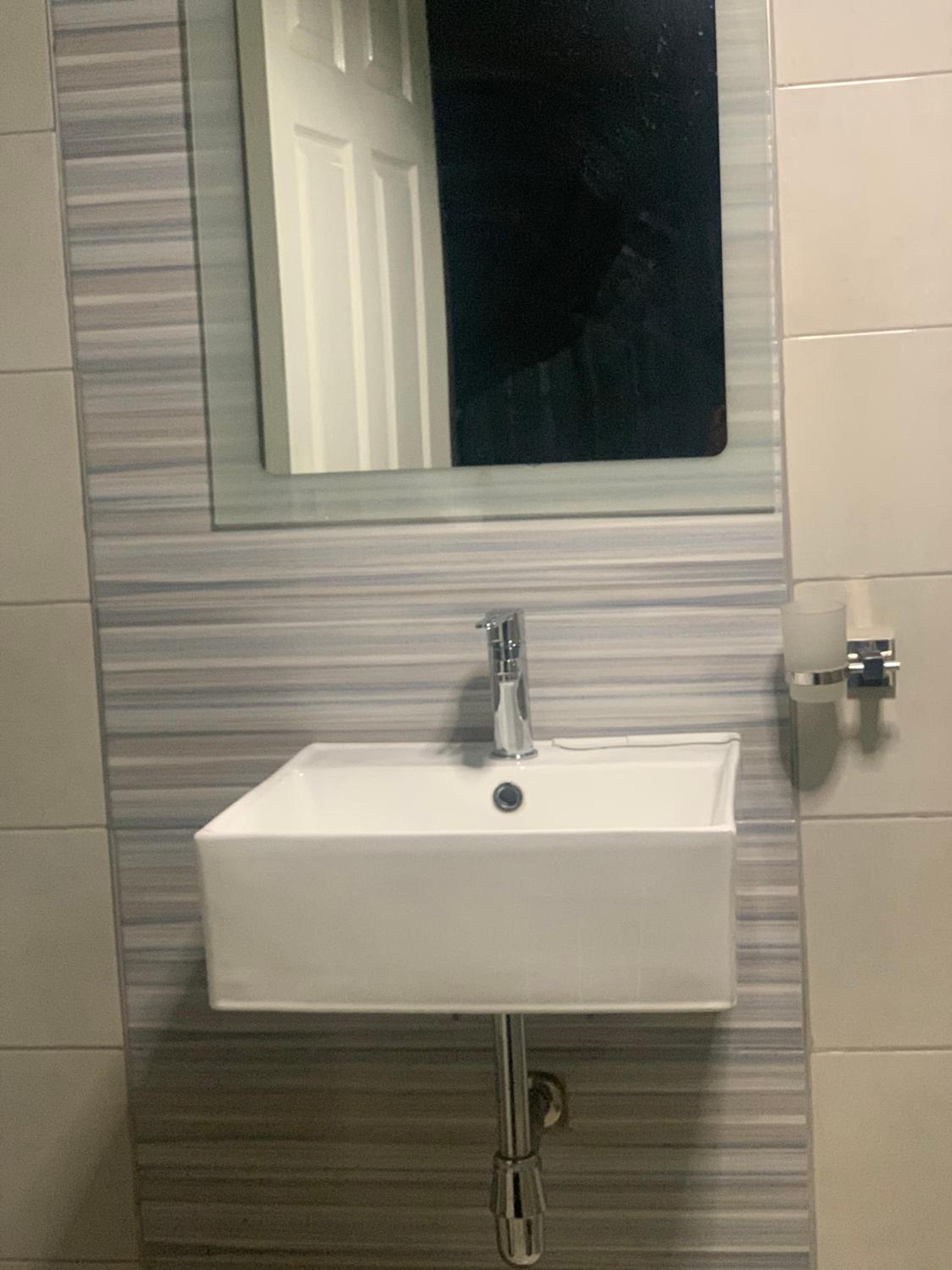 Deluxe Double or Twin Room - Photo 12