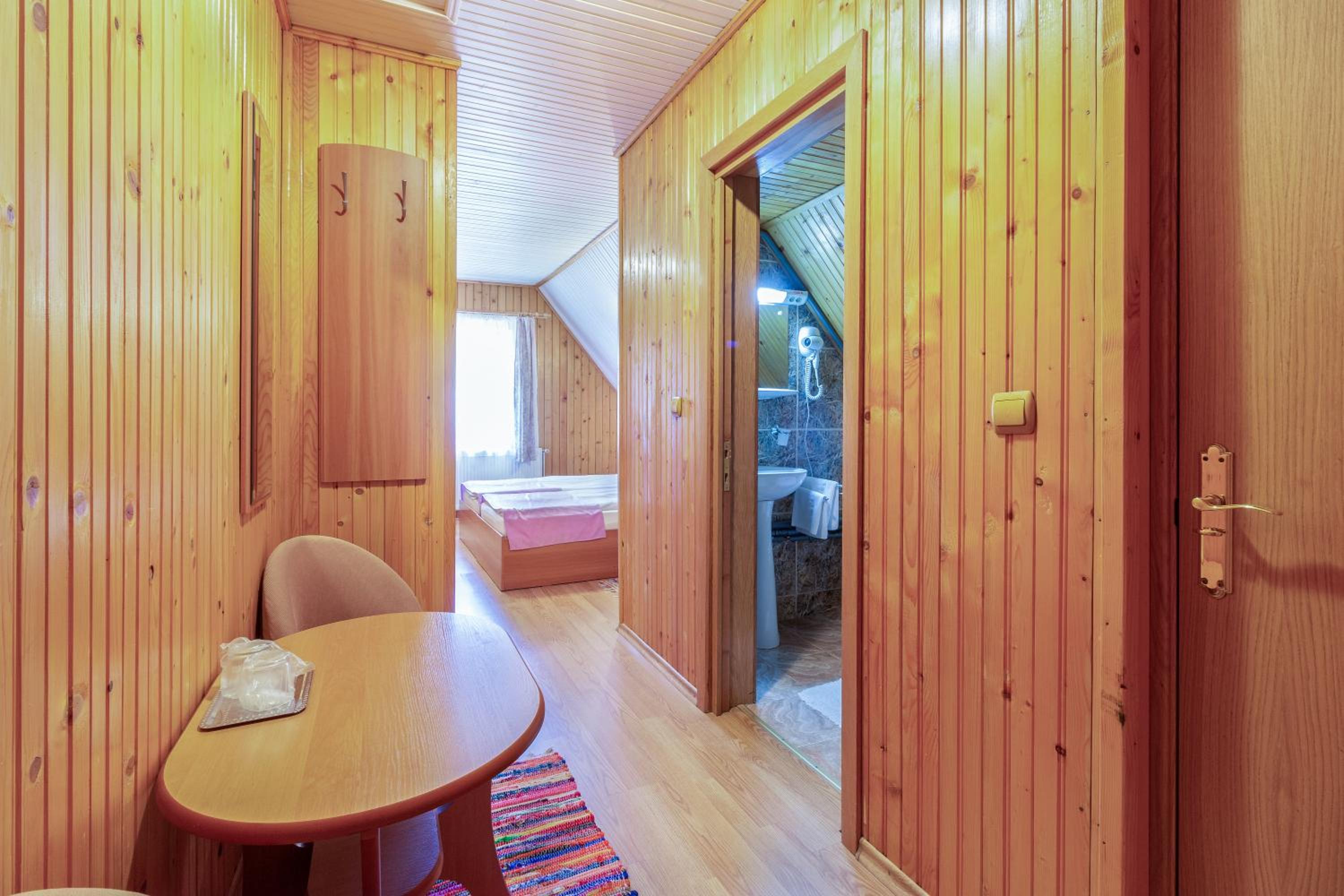Twin Room - Photo 7